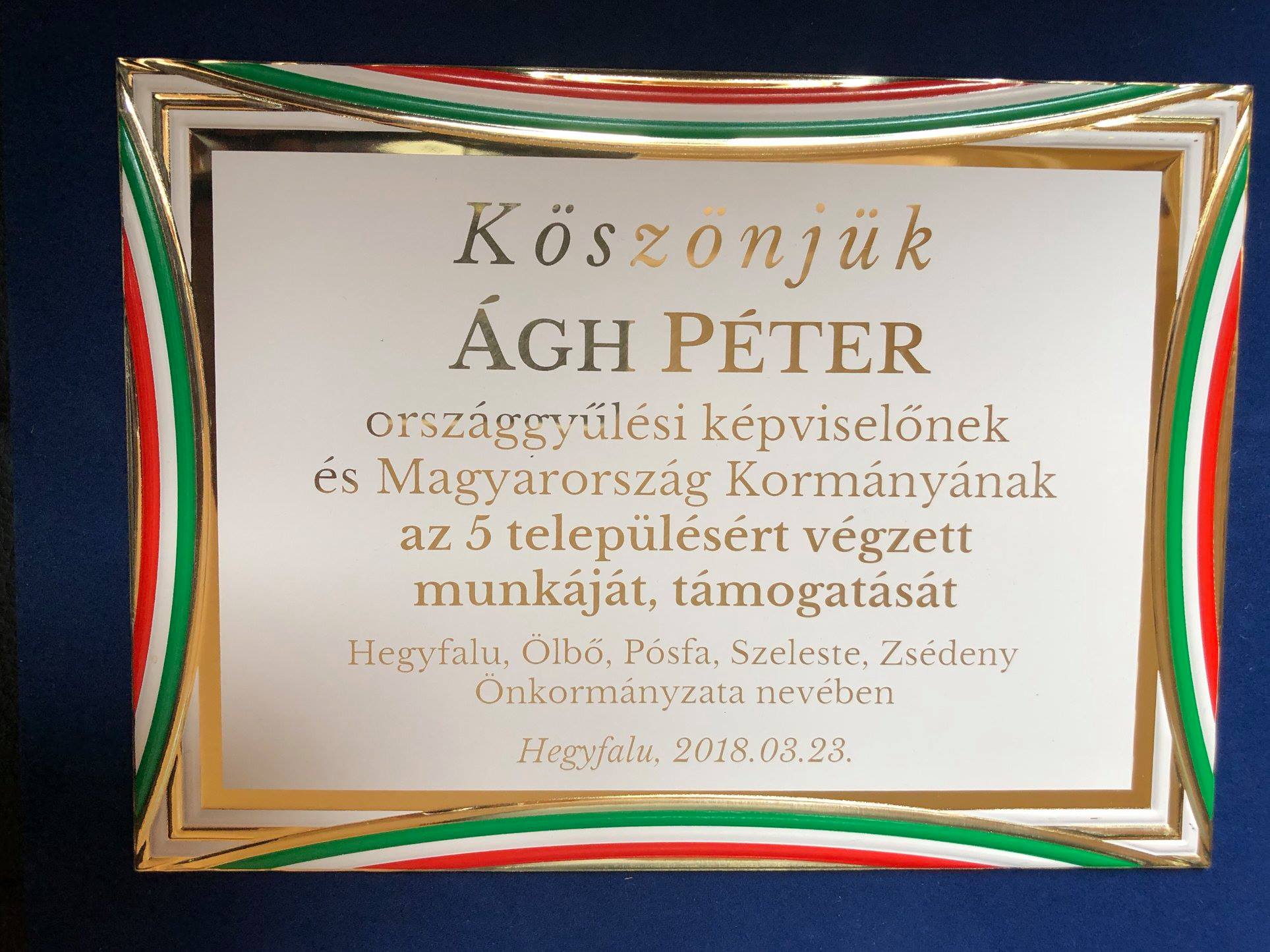 Aranyozott emlékplakettel köszönték meg a fideszes politikusnak a beruházást, amit természetesen az EU-finanszíroz