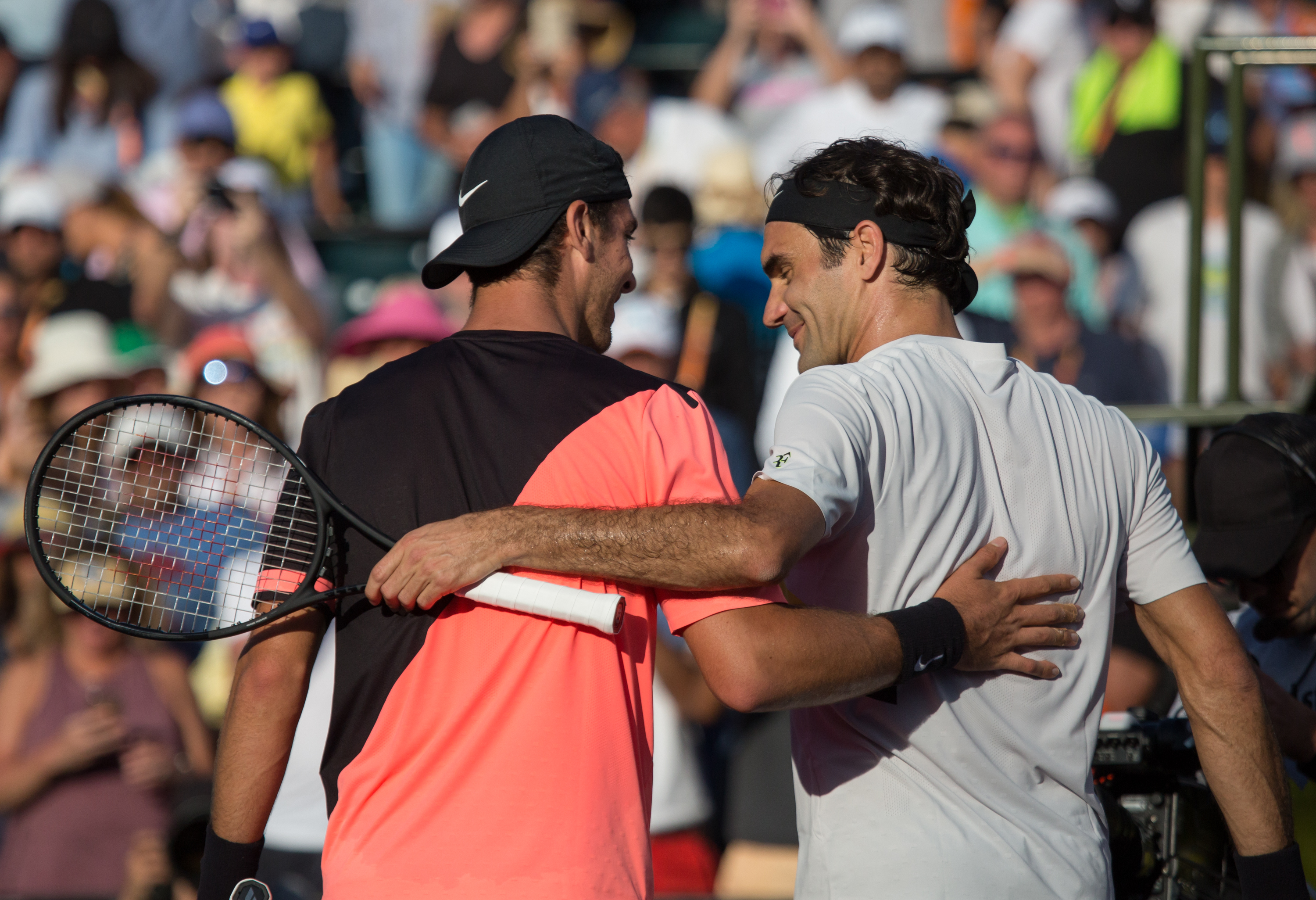 Federer bukta a világelsőséget, nem indul a Garroson sem