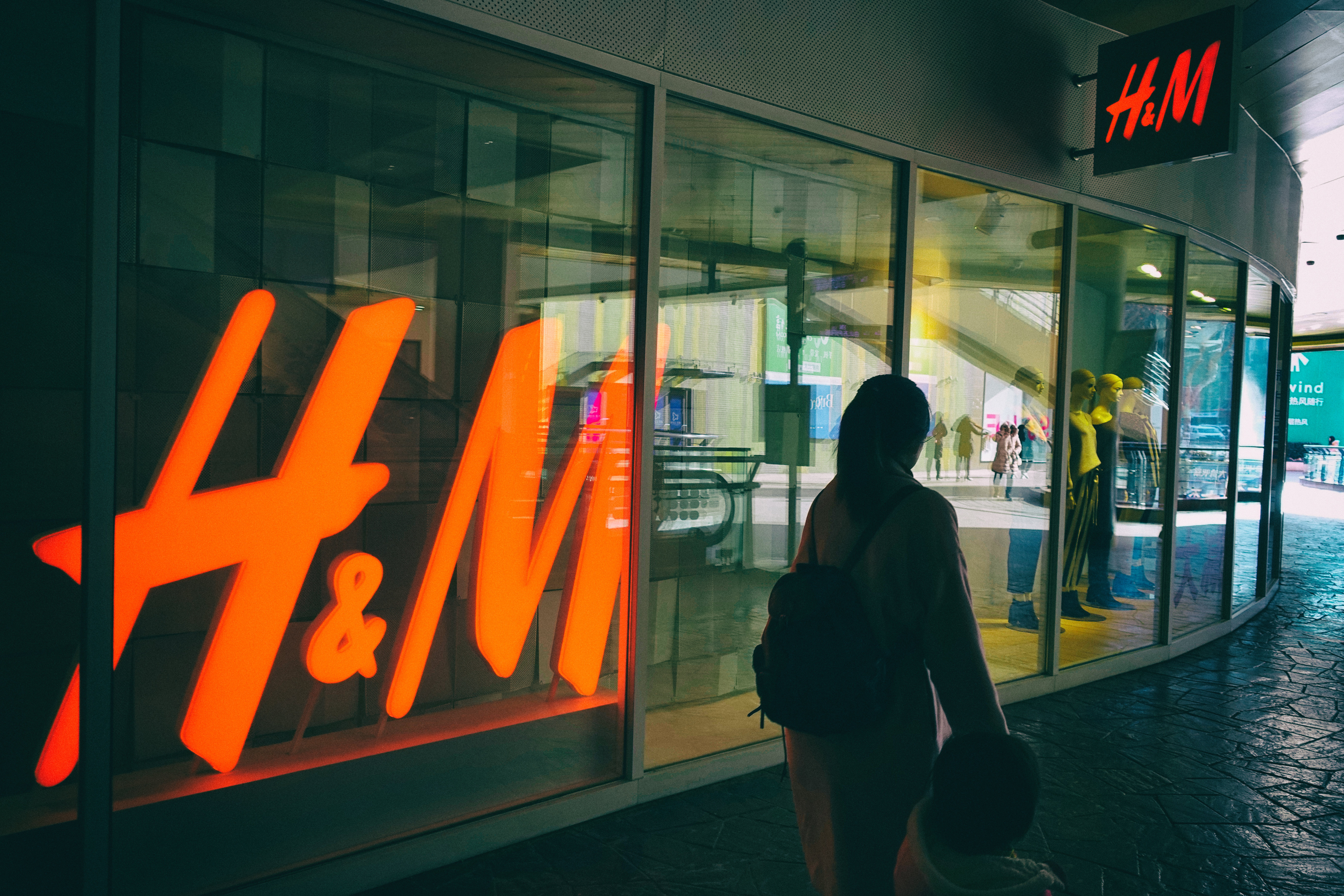 Kínában sokan bojkottálnák a H&M-et, miután a cég aggodalmát fejezte ki az ujgur kényszermunka miatt