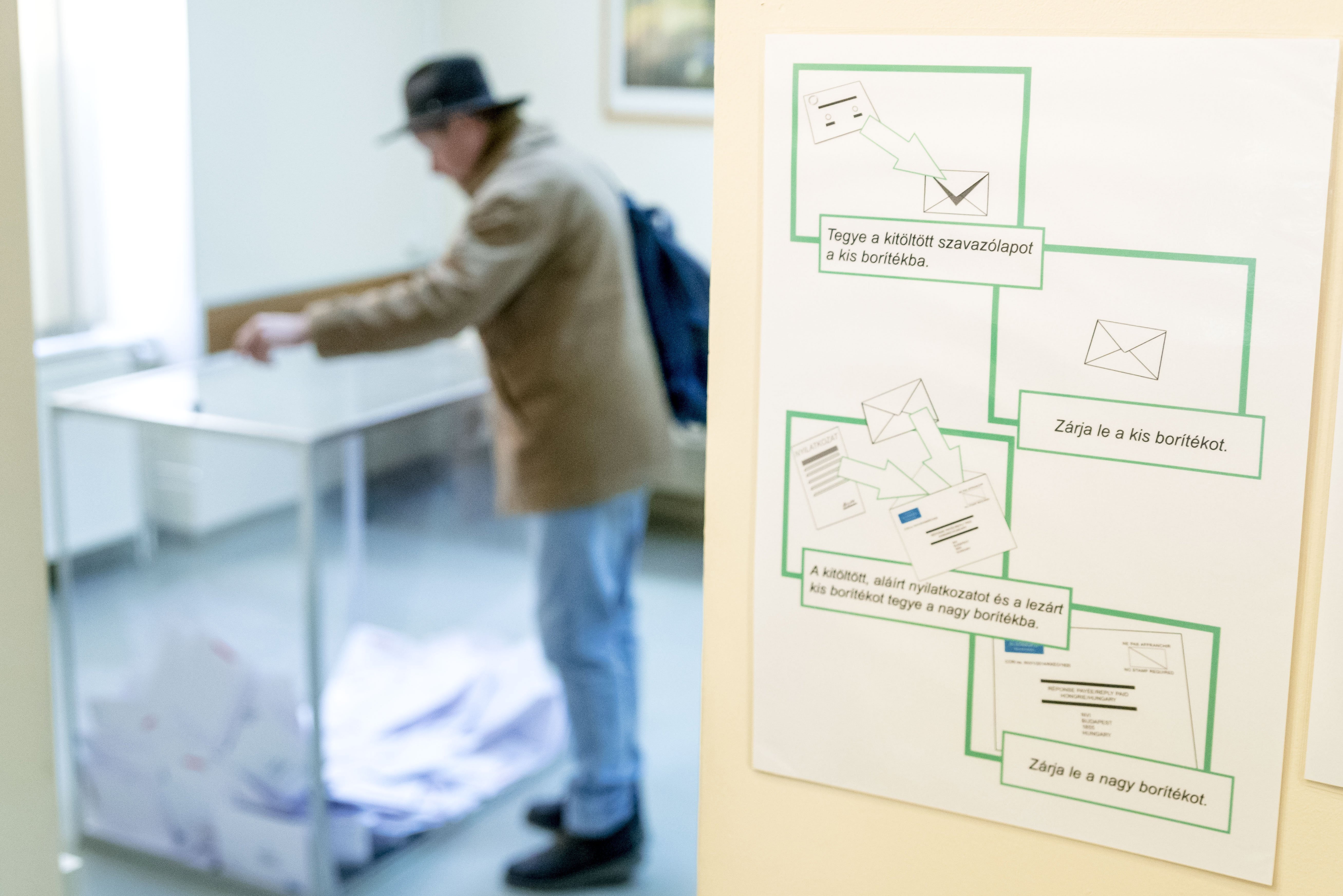 Hétvégétől vehetik át szavazási levélcsomagjaikat a határon túli magyarok