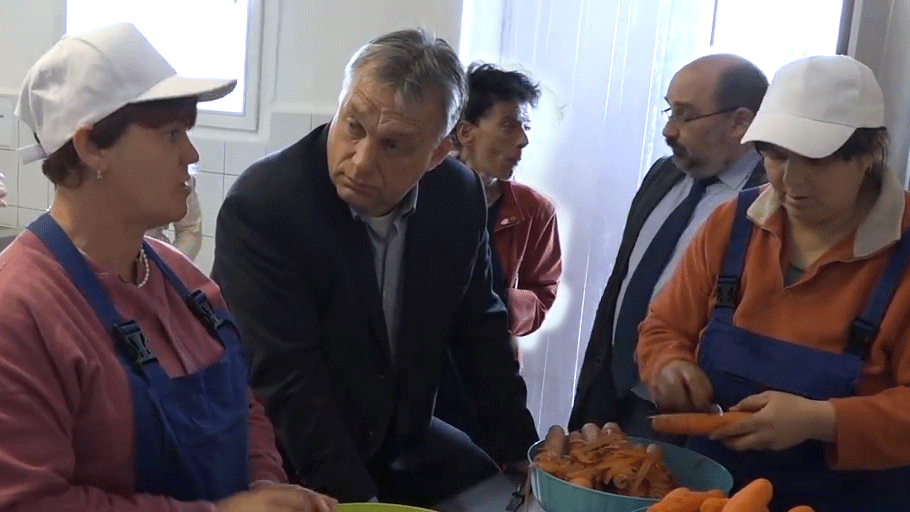 Orbán most az 1 milliót kereső szegényügyi tanácsadójával látogatott közmunkásokat 