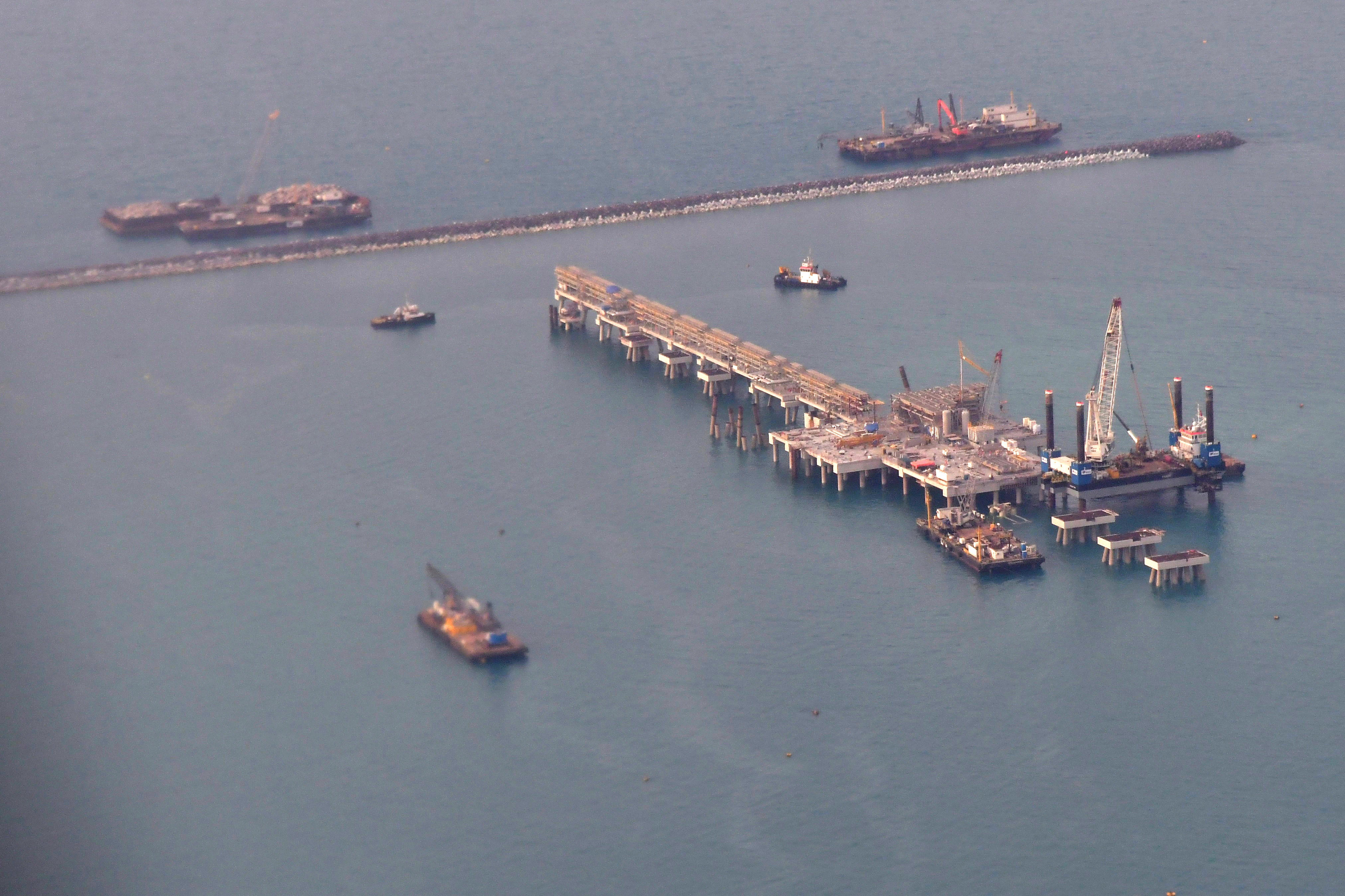 Bahrein talált egy kis olajat, úgy 80 milliárd hordónyit