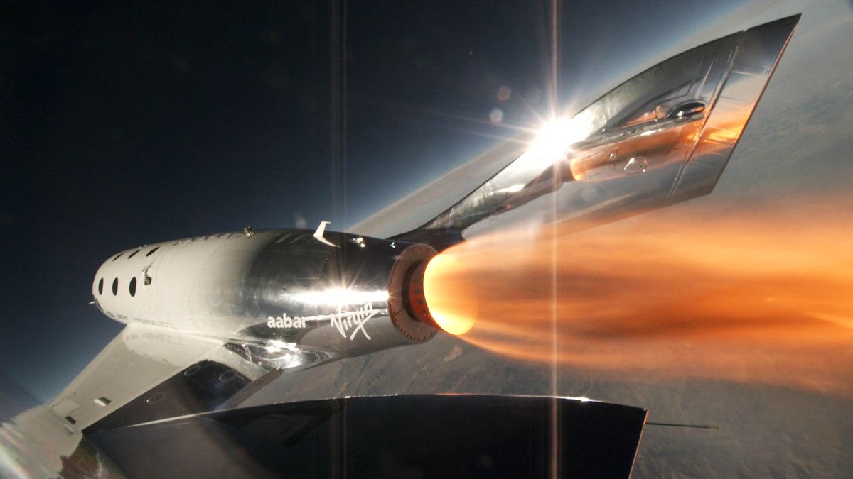 Bámulatos fotókon Richard Branson sikeres tesztet végrehajtó utasszállító űrrepülője