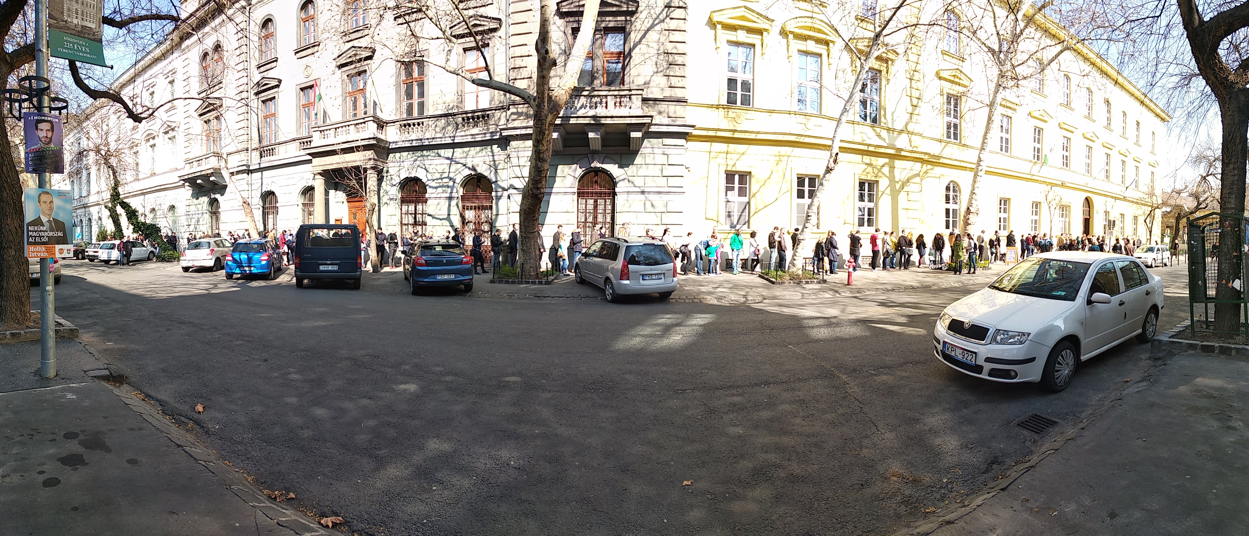 Órákon át, folyamatosan hordták a választókat szavazni Ferencvárosban