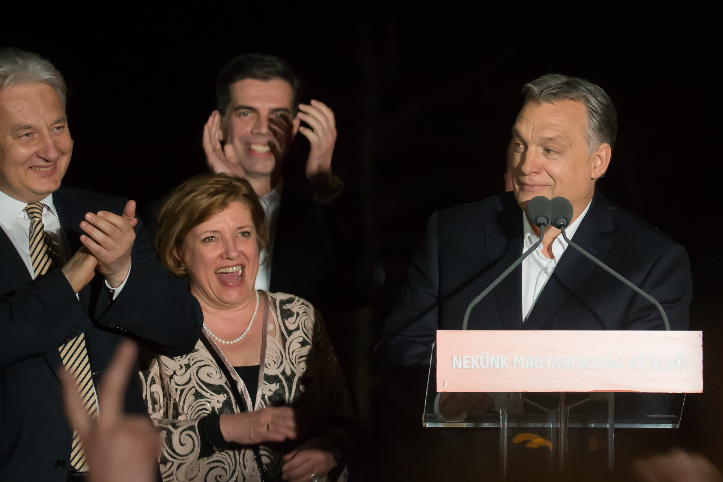 Egymás után csókolnak kezet Orbánnak az európai nacionalisták 