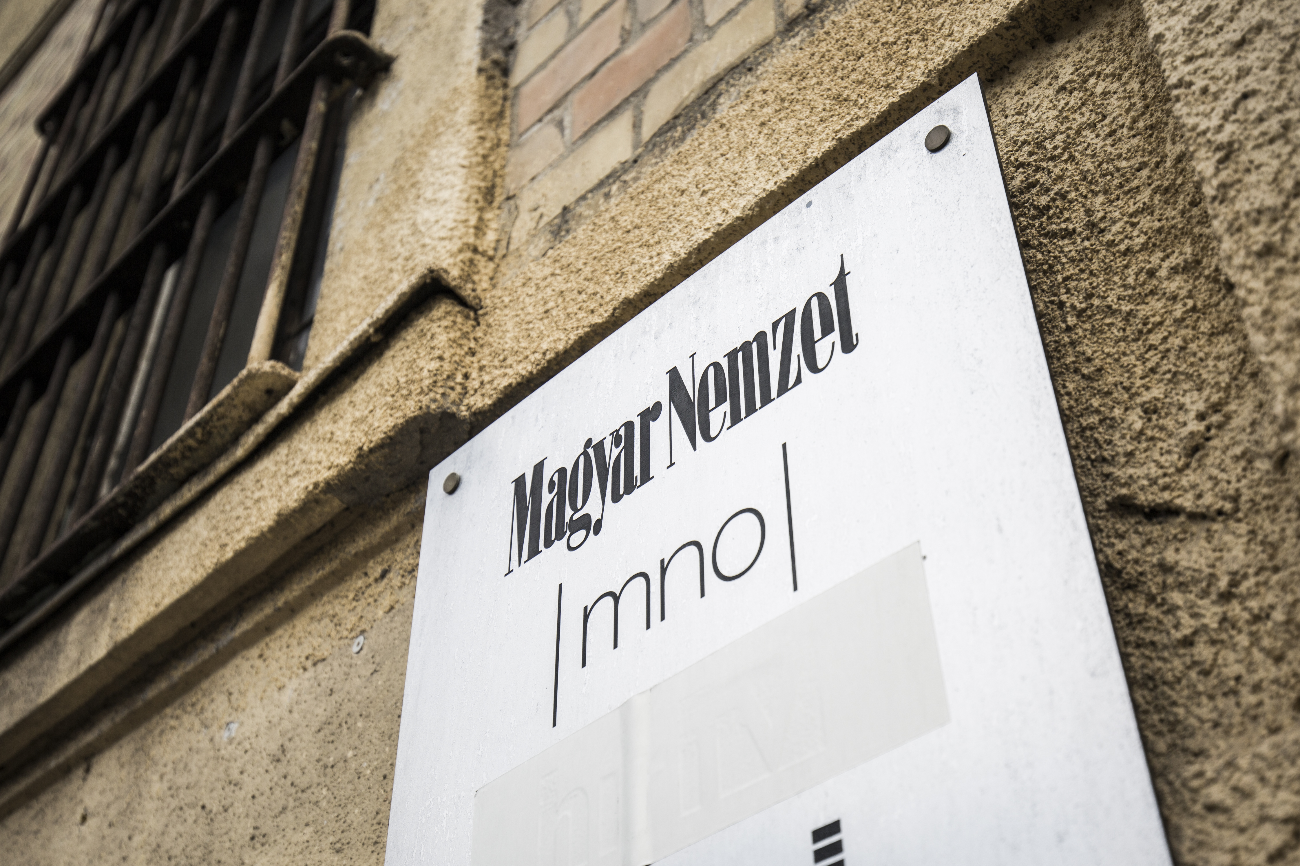 Kirúgták a hetilappá alakuló Magyar Nemzet szerkesztőségének felét