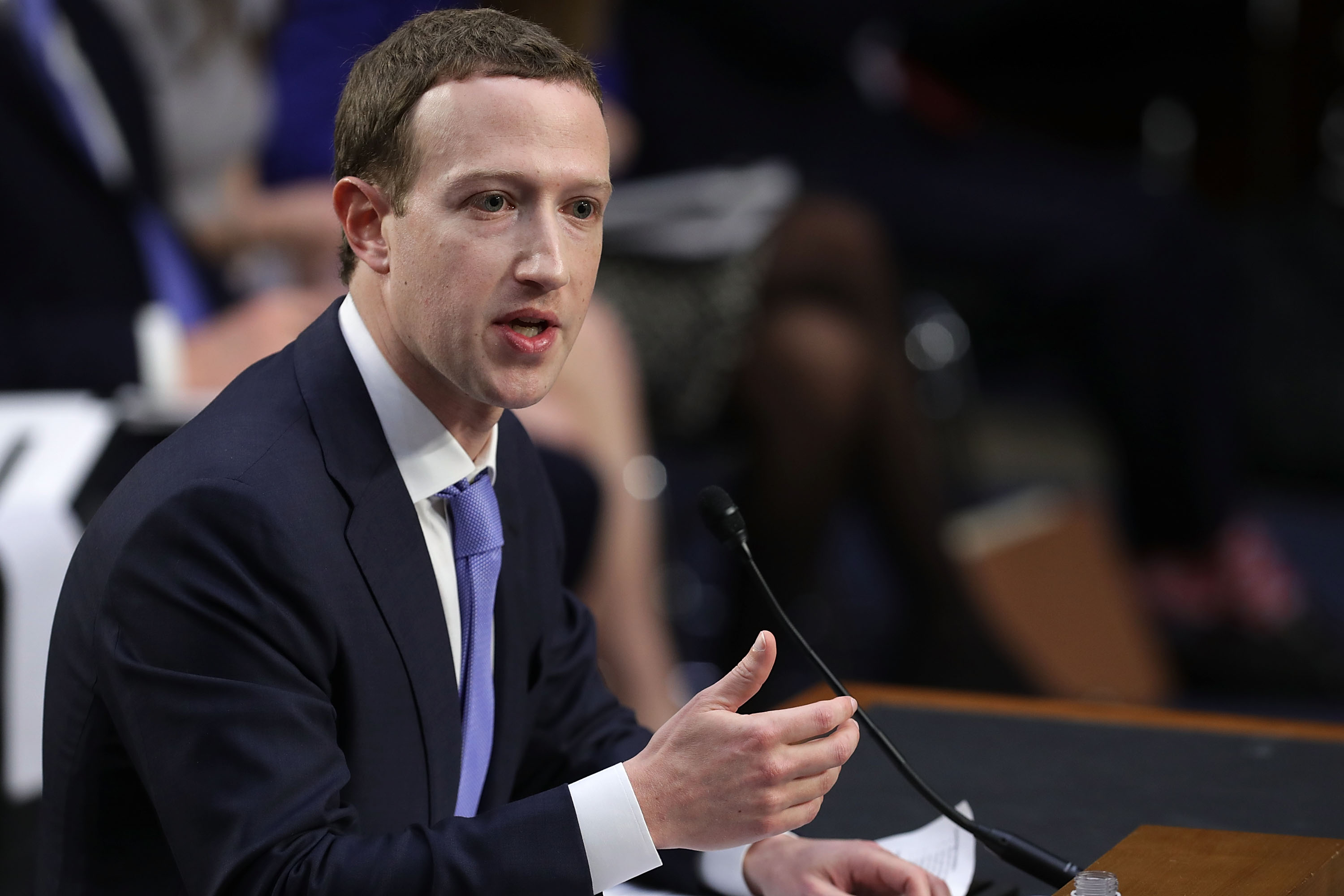 Zuckerberg nem mondta, hogy kamuprofilok ezreit távolították el a magyar választás előtt