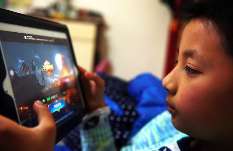 Több ezer Google Play-alkalmazás kémkedik a gyerekek után