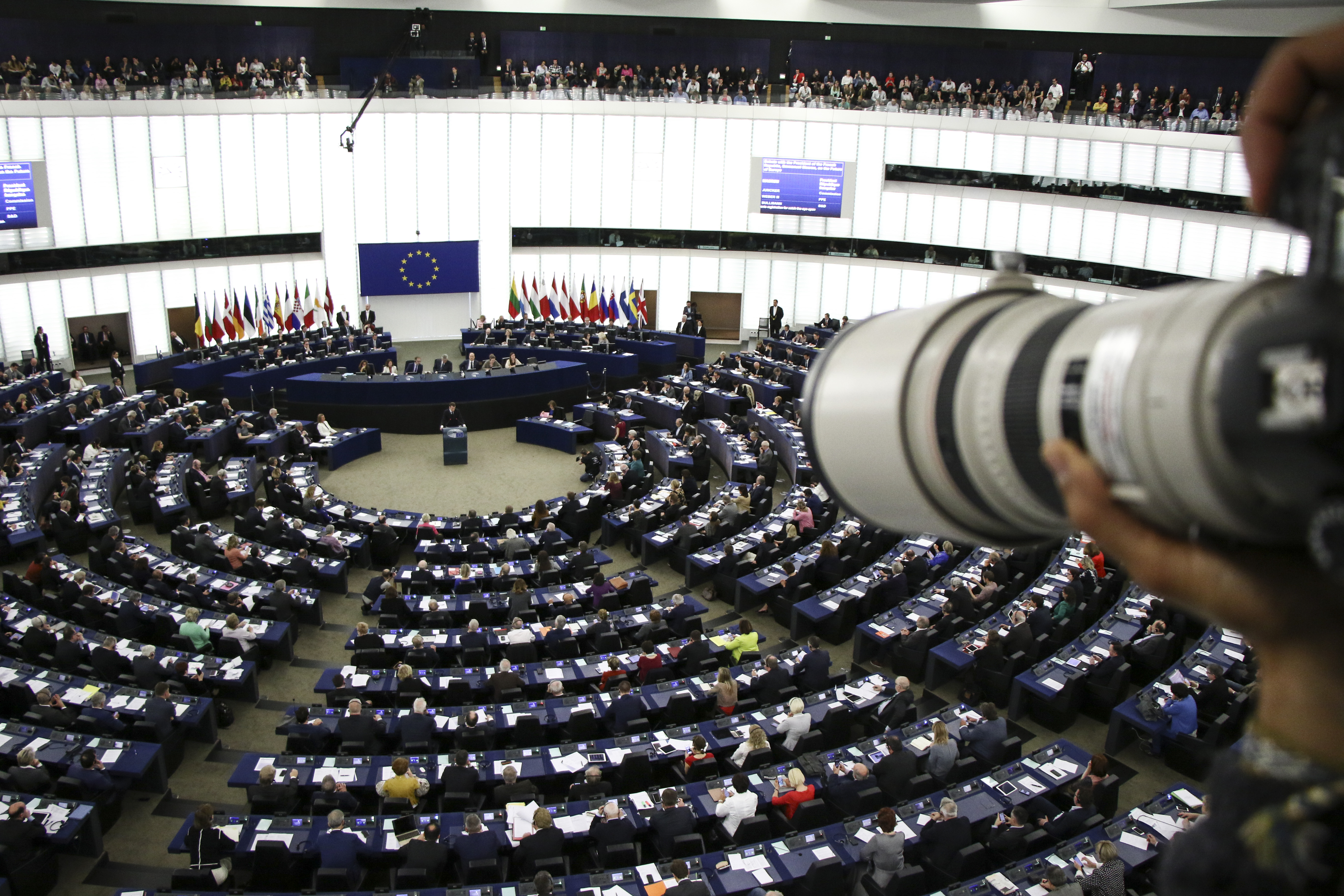 Elfogadták a Magyarországot elítélő különjelentést az Európai Parlamentben