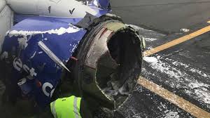 A levegőben robbant be a Boeing ablaka, a légnyomás félig kiszippantott egy utast