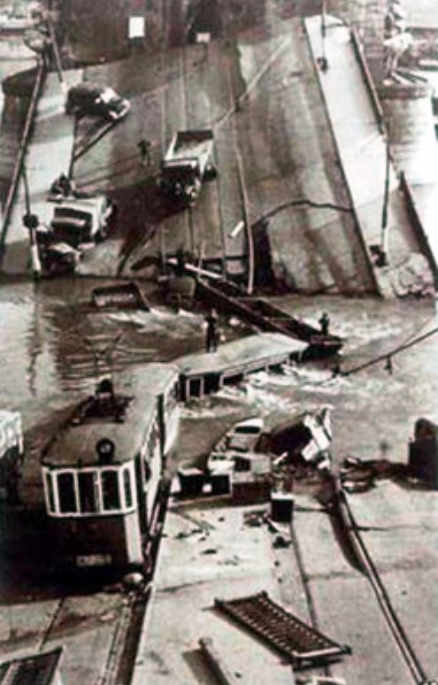 Az 1944. november 9-én felrobbantott Margit híd