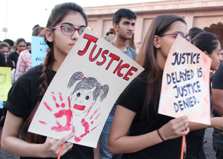 Indiában mostantól halálbüntetés jár a gyermekek megerőszakolásáért