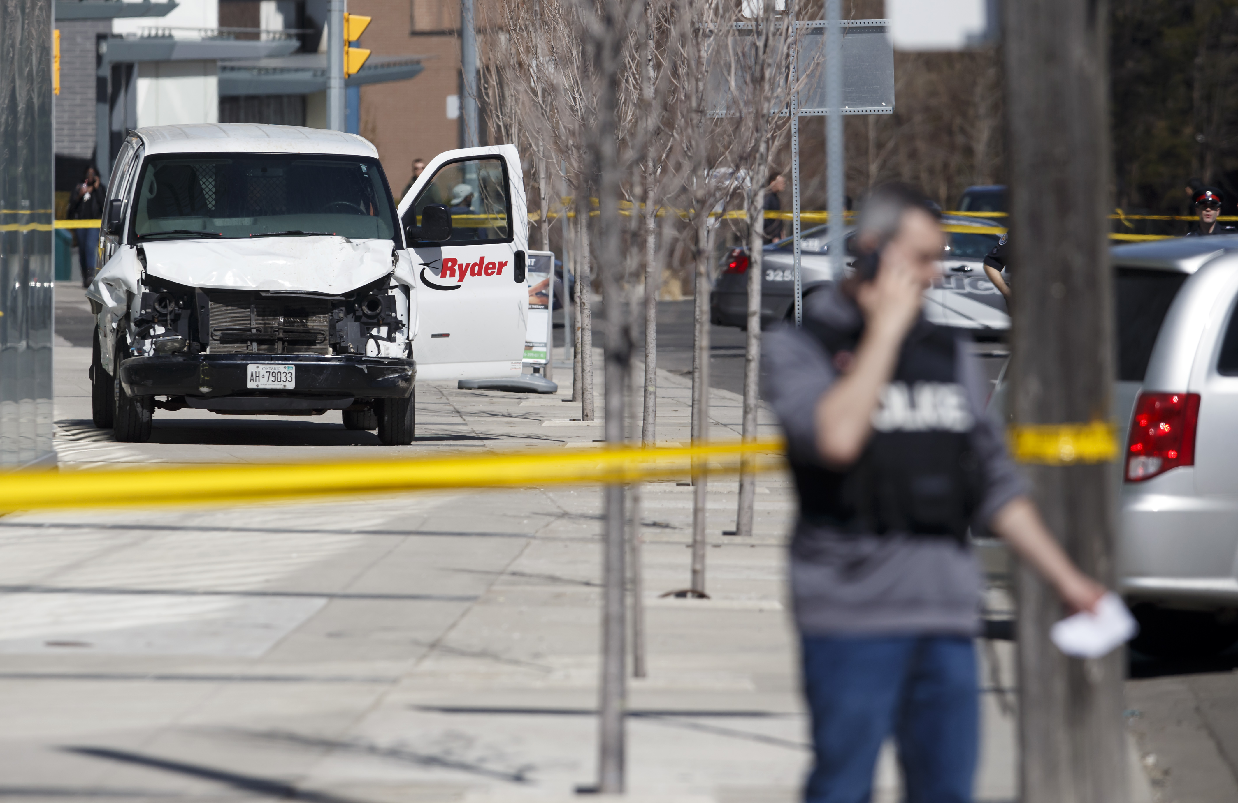 Kisteherautó hajtott emberek közé Torontóban, legalább kilencen meghaltak, sok sérült is van