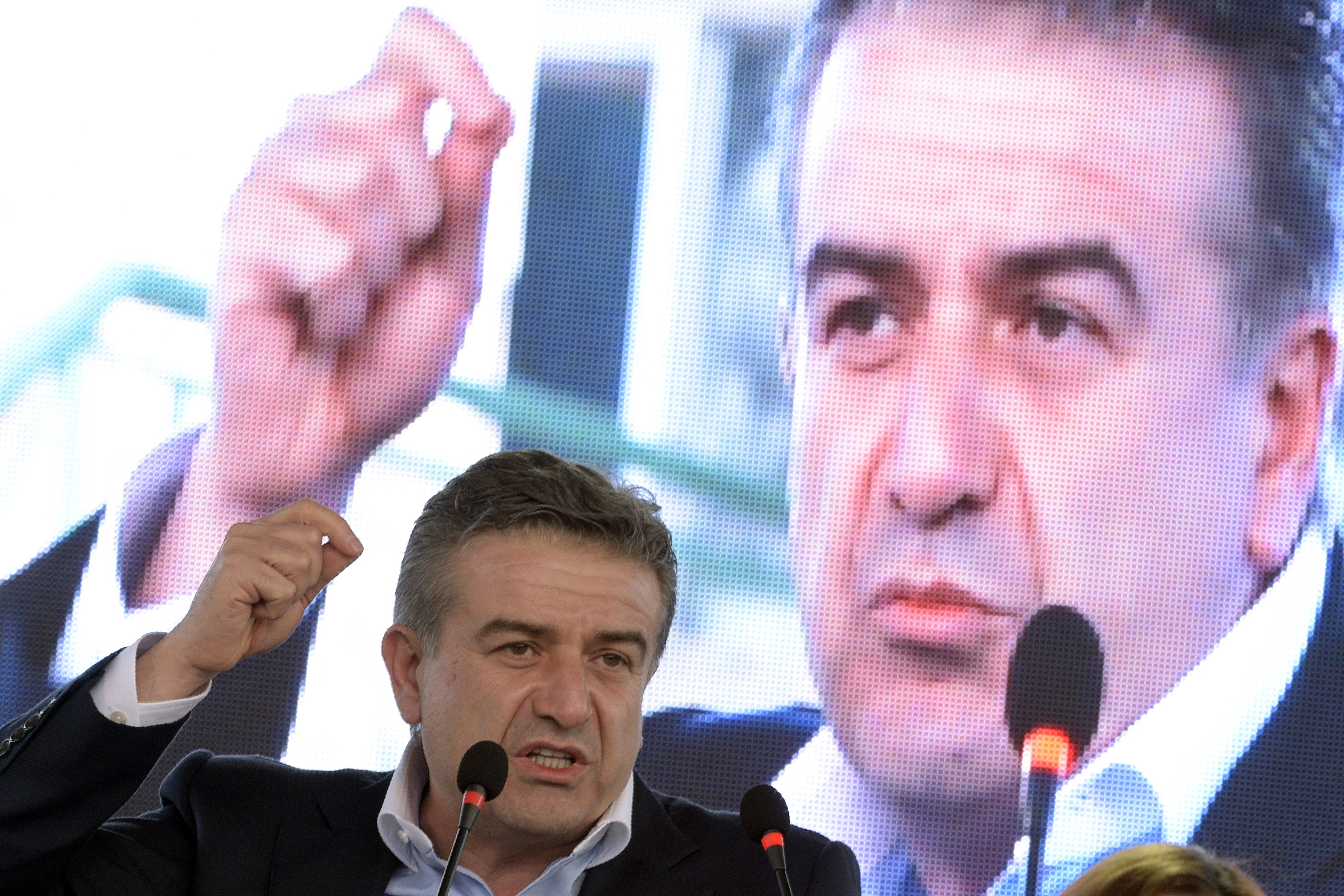 Az örmény ügyvezető kormányfő új választások kiírását javasolja