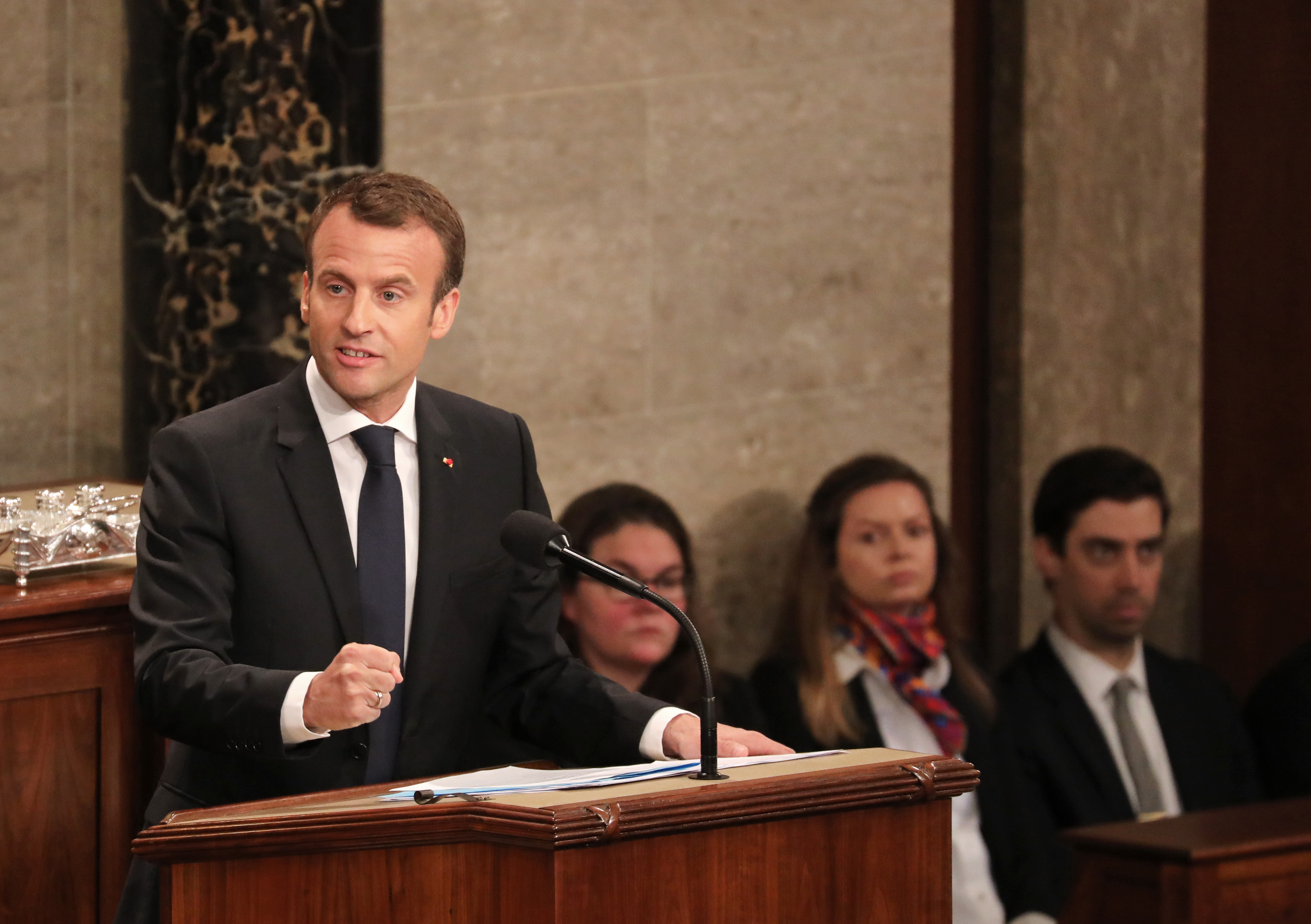 Macron: Nem fogjuk engedni, hogy az extrém nacionalizmus megrengesse a világot