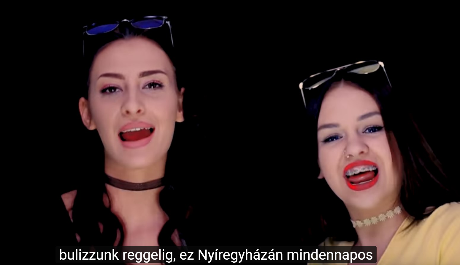„Kip-kop, itt vagyok a picsáig varrt gádzsi”: Dorina kezéből is kiesne a telefon az új magyar Youtube-slágertől