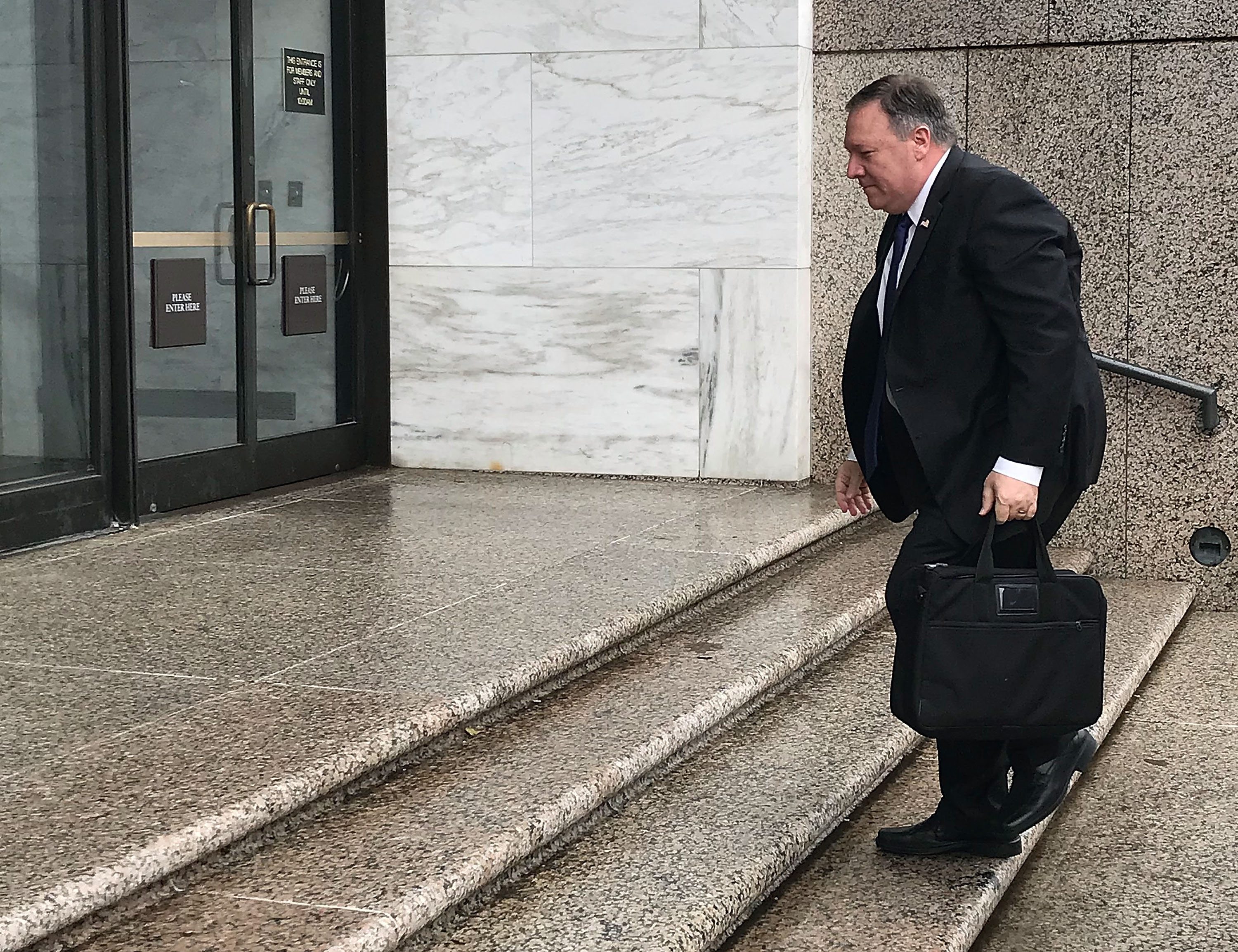 Mike Pompeo megérkezik a szenátus épületébe Washingtonban, 2018. április 25-én.
