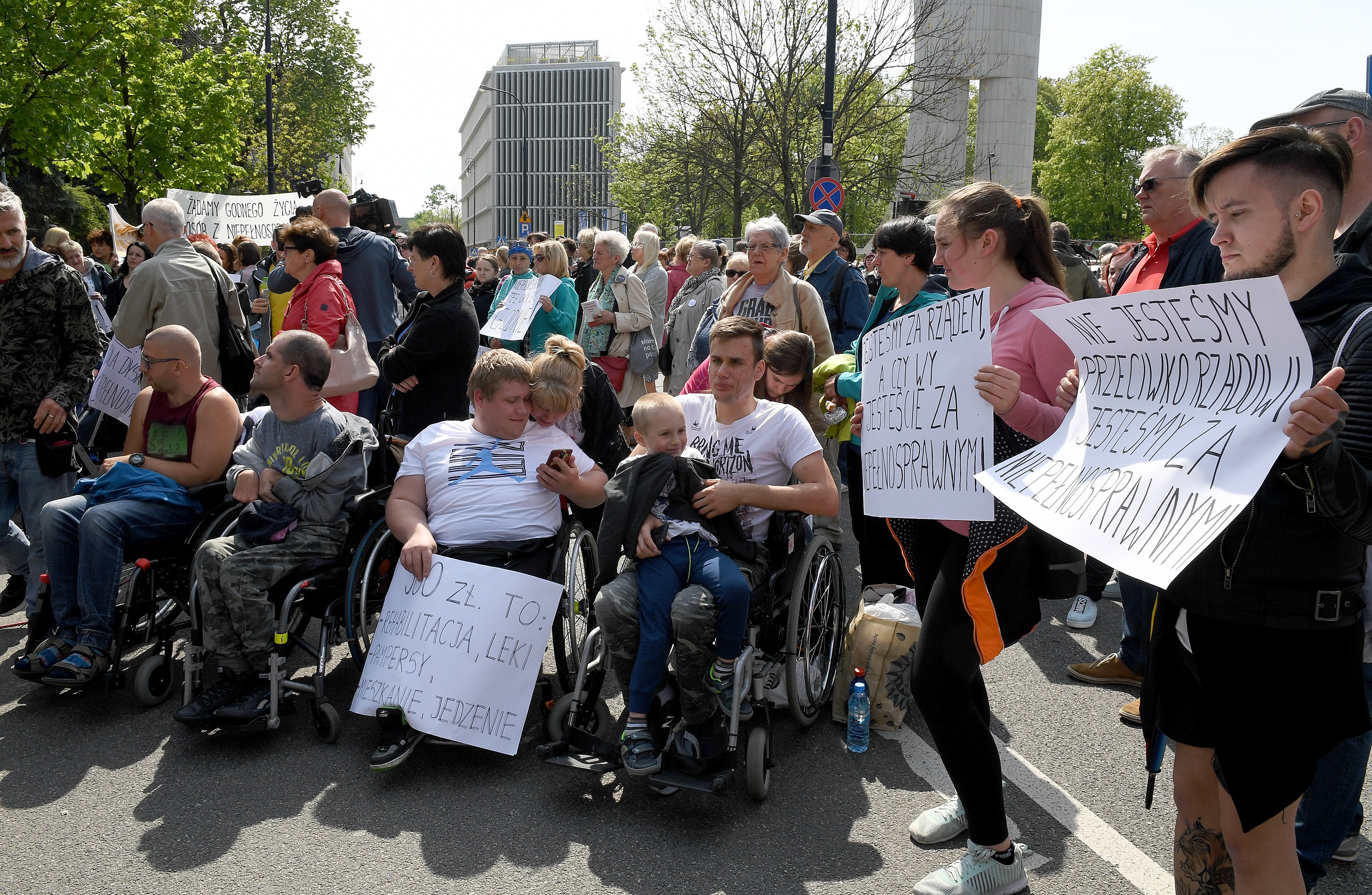 A lengyel ellenzék bizalmatlansági indítványt nyújtott be a fogyatékosok parlamenti ülősztrájkja miatt