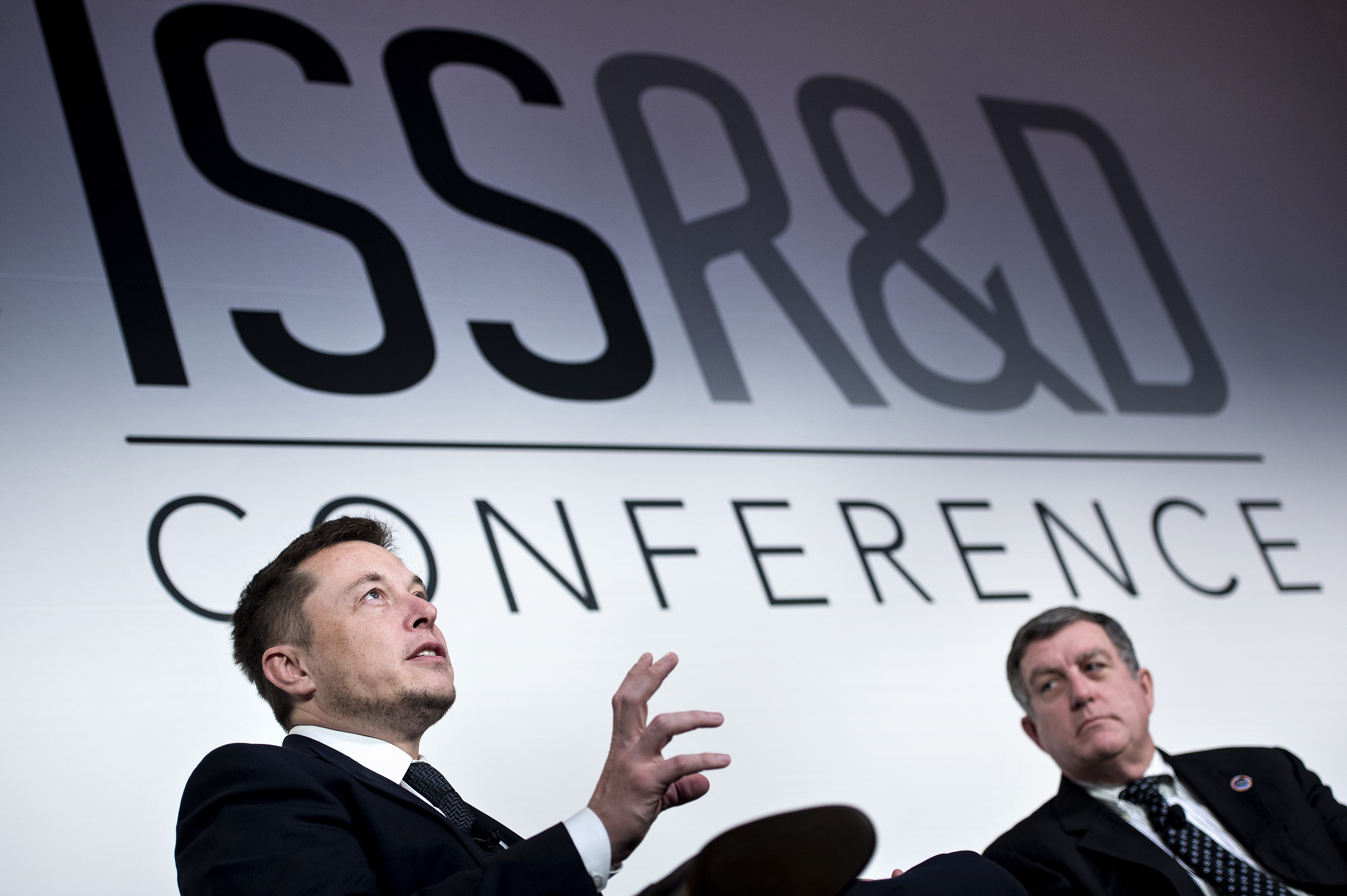 Elon Musk leugatta az elemzőket, erre kétmilliárd dollárral zuhant a Tesla értéke