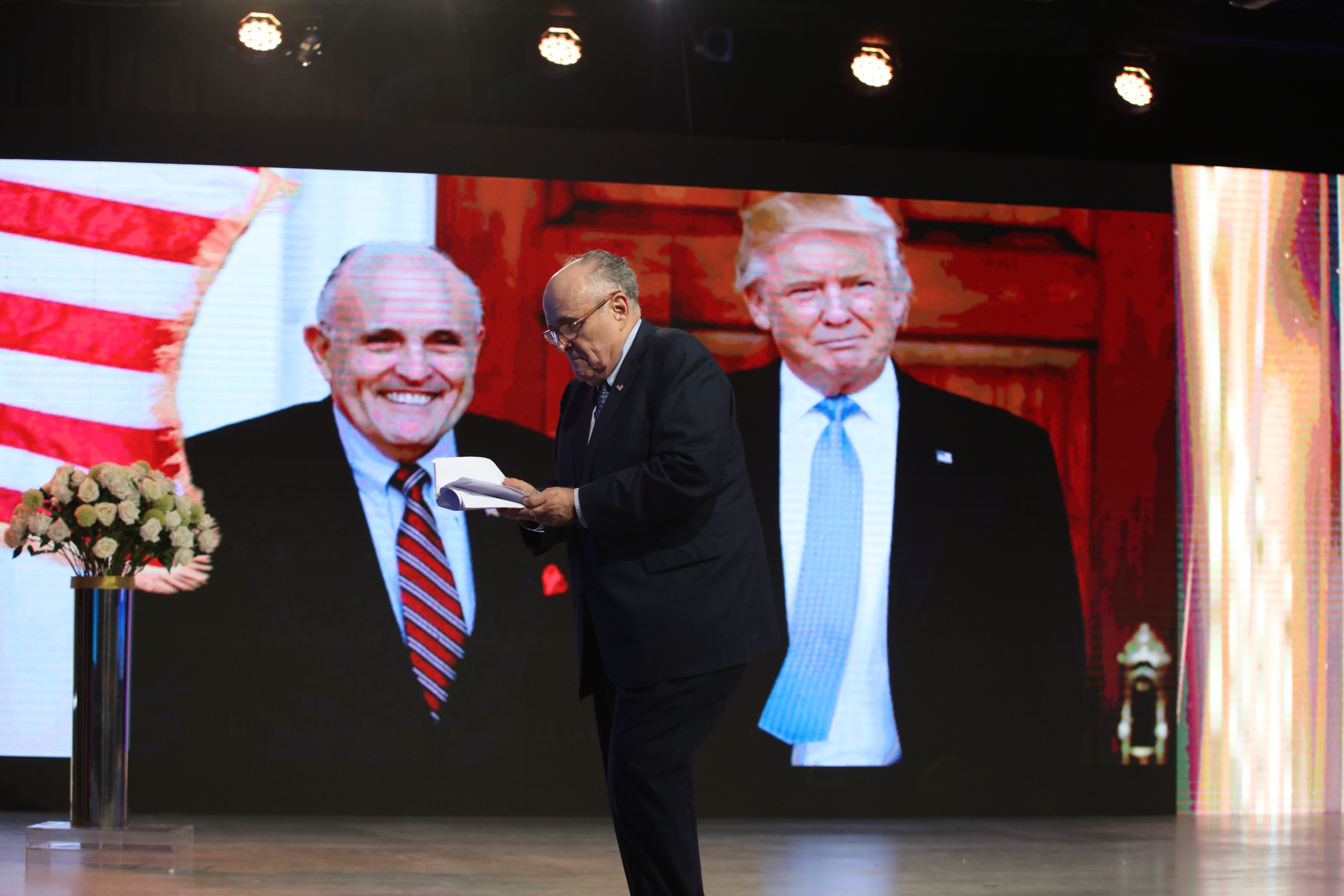 Rudy Giuliani nagy igyekezetében talán még nagyobb bajba keverte Trumpot