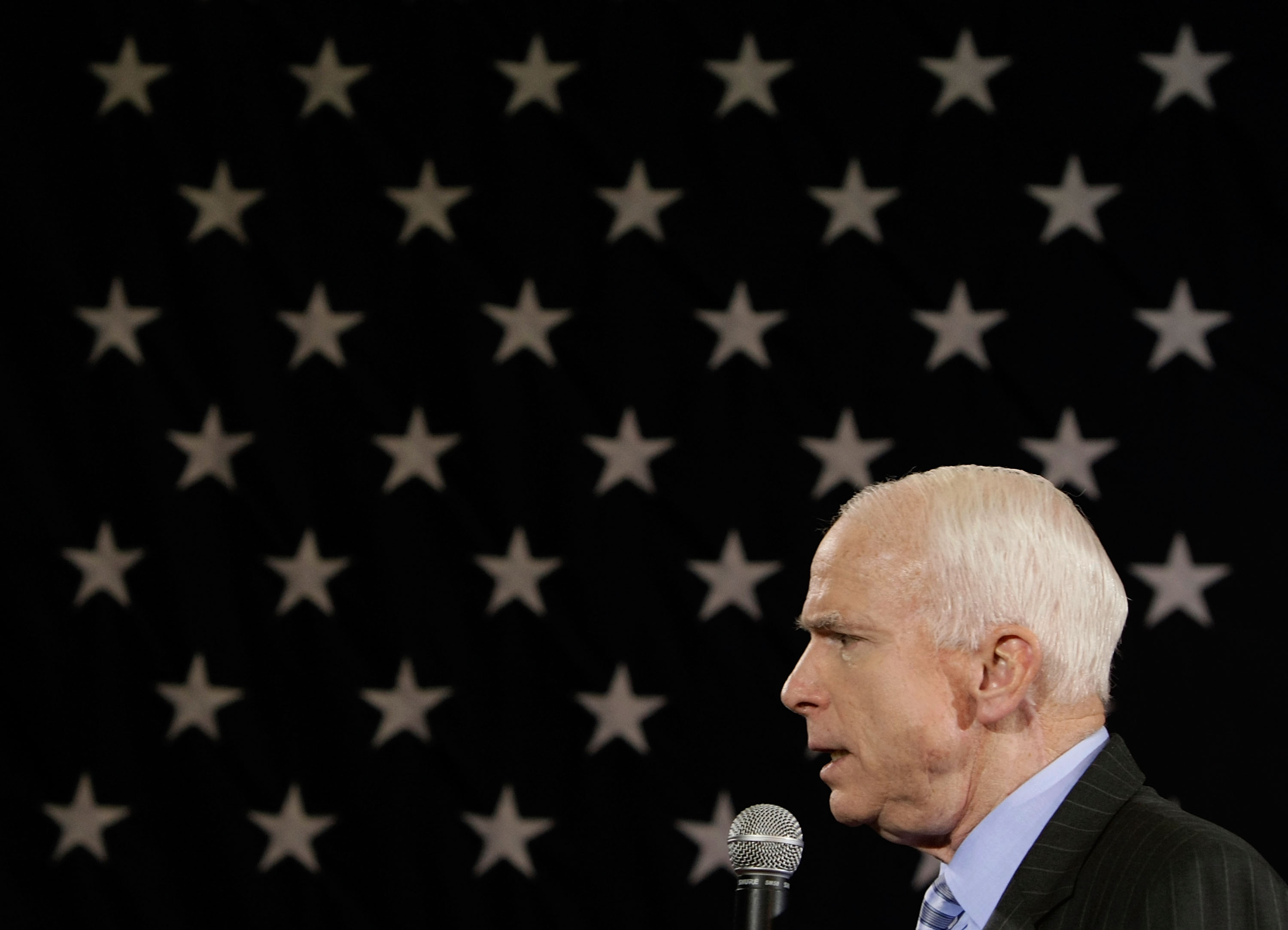 John McCain saját kérésére hagyták abba kezelését a republikánus szenátor orvosai