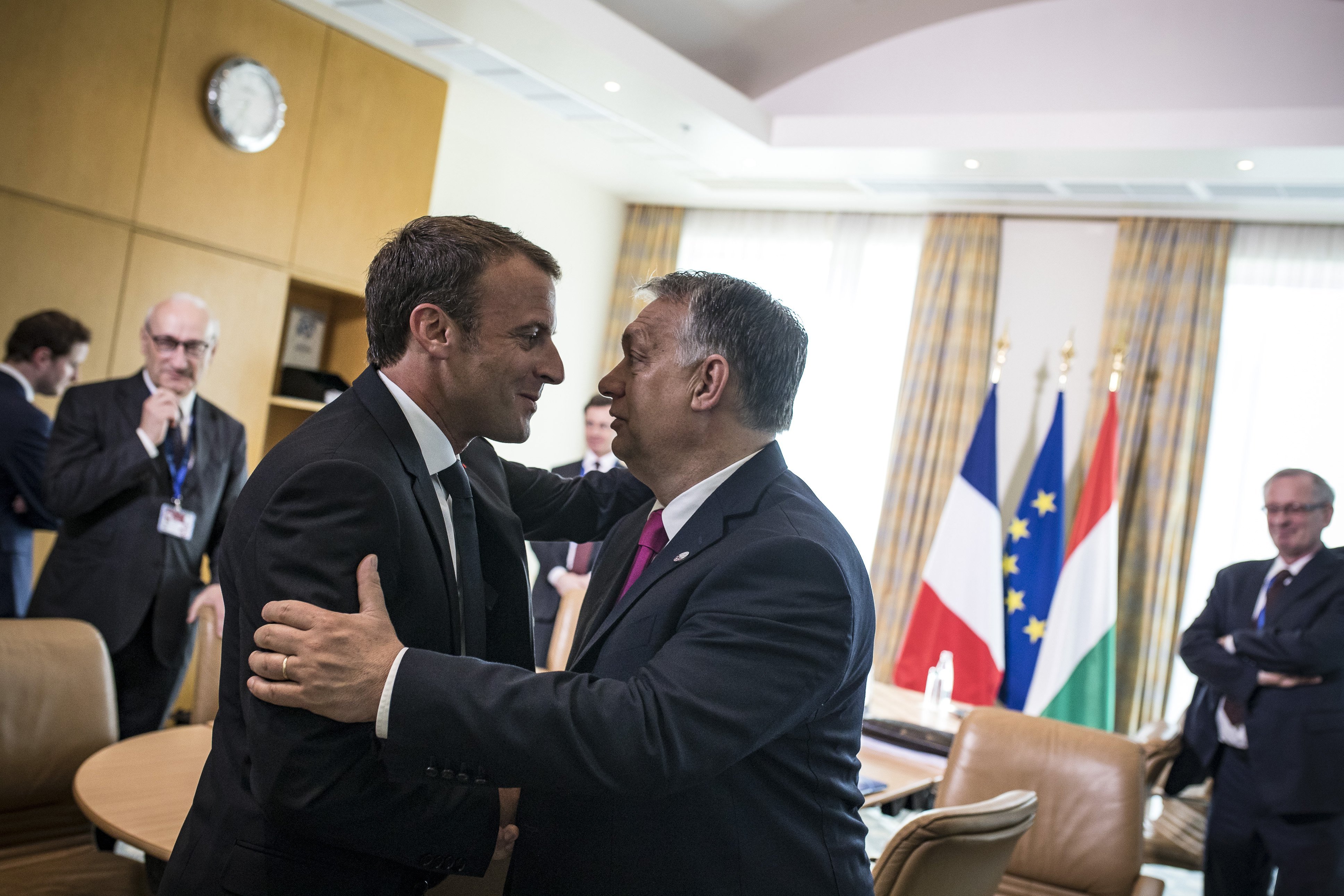 Emmanuel Macron Orbánnal tárgyal Szófiában