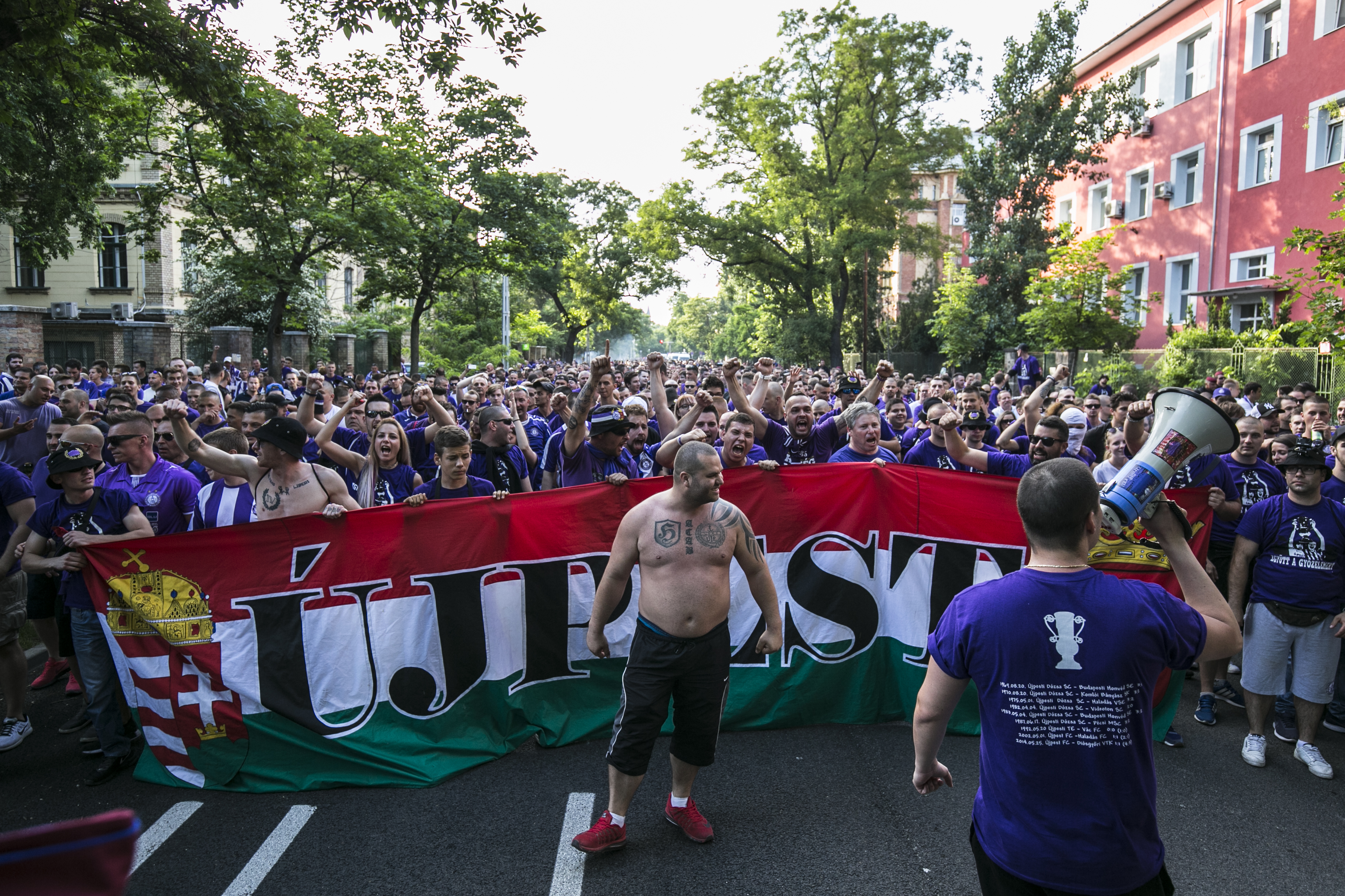 Az újpesti képviselőtestület is beszállt a szurkolók és a belga klubtulajdonos közötti háborúba