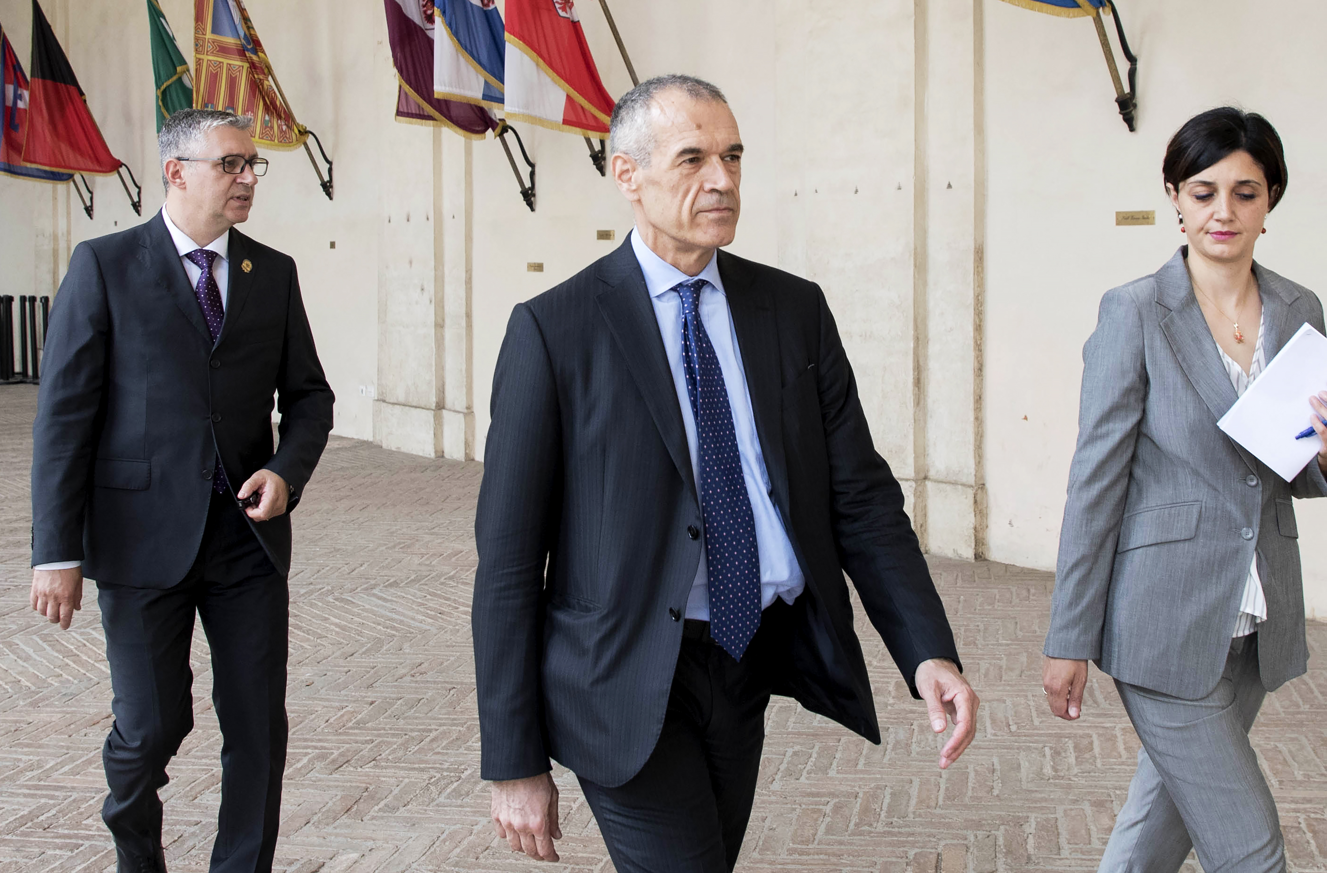 Mr. Ollót kérte fel szakértői kormány megalakítására az olasz államfő