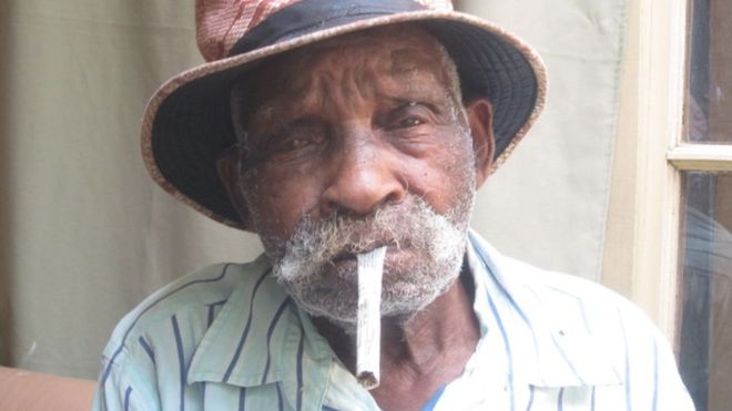 114 évesen akar leszokni a dohányzásról a világ tán legöregebb embere