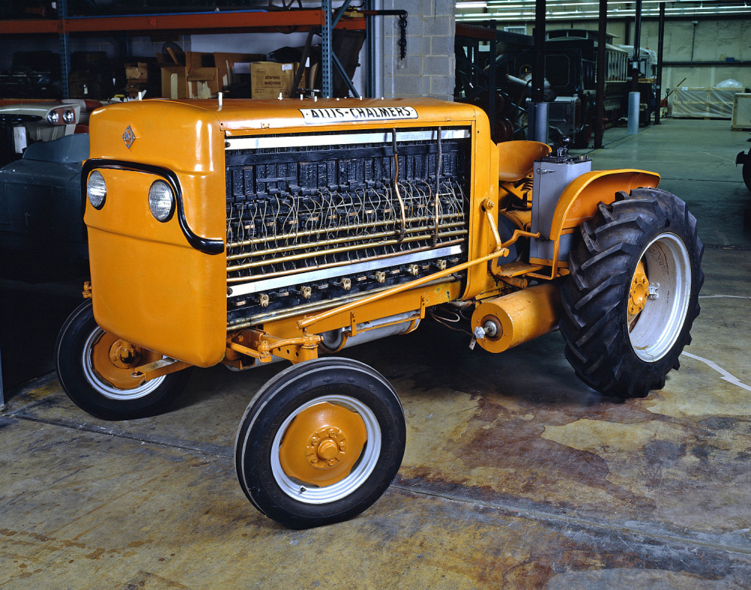 Трактор американец. Трактор Allis-Chalmers. Американский трактор м500. Tracktor Allis Chalmers 1957. Старый американский трактор.