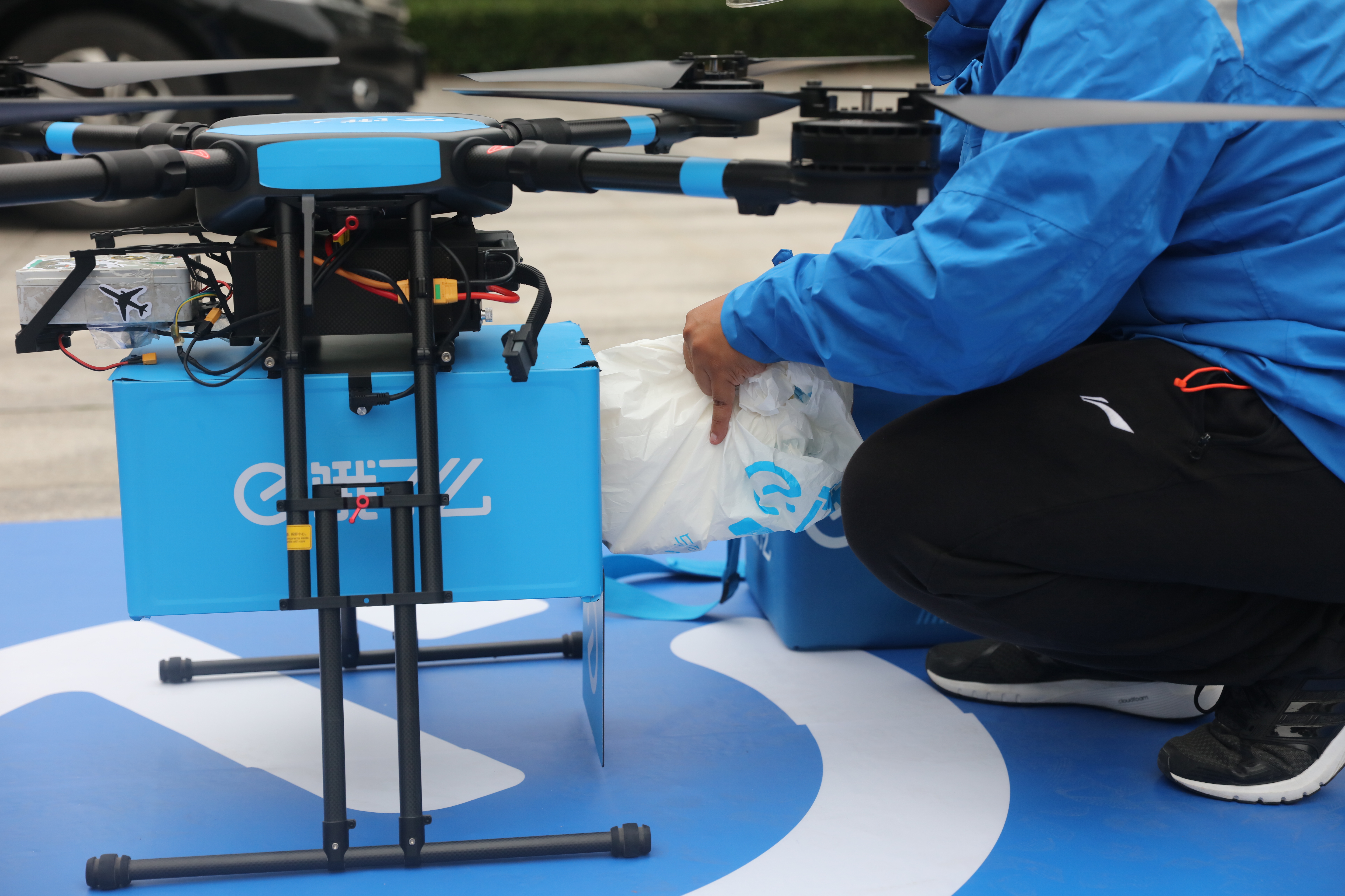 Sanghajban indulhat a drónos ételkiszállítás, 6 kiló ételt elbír a gép