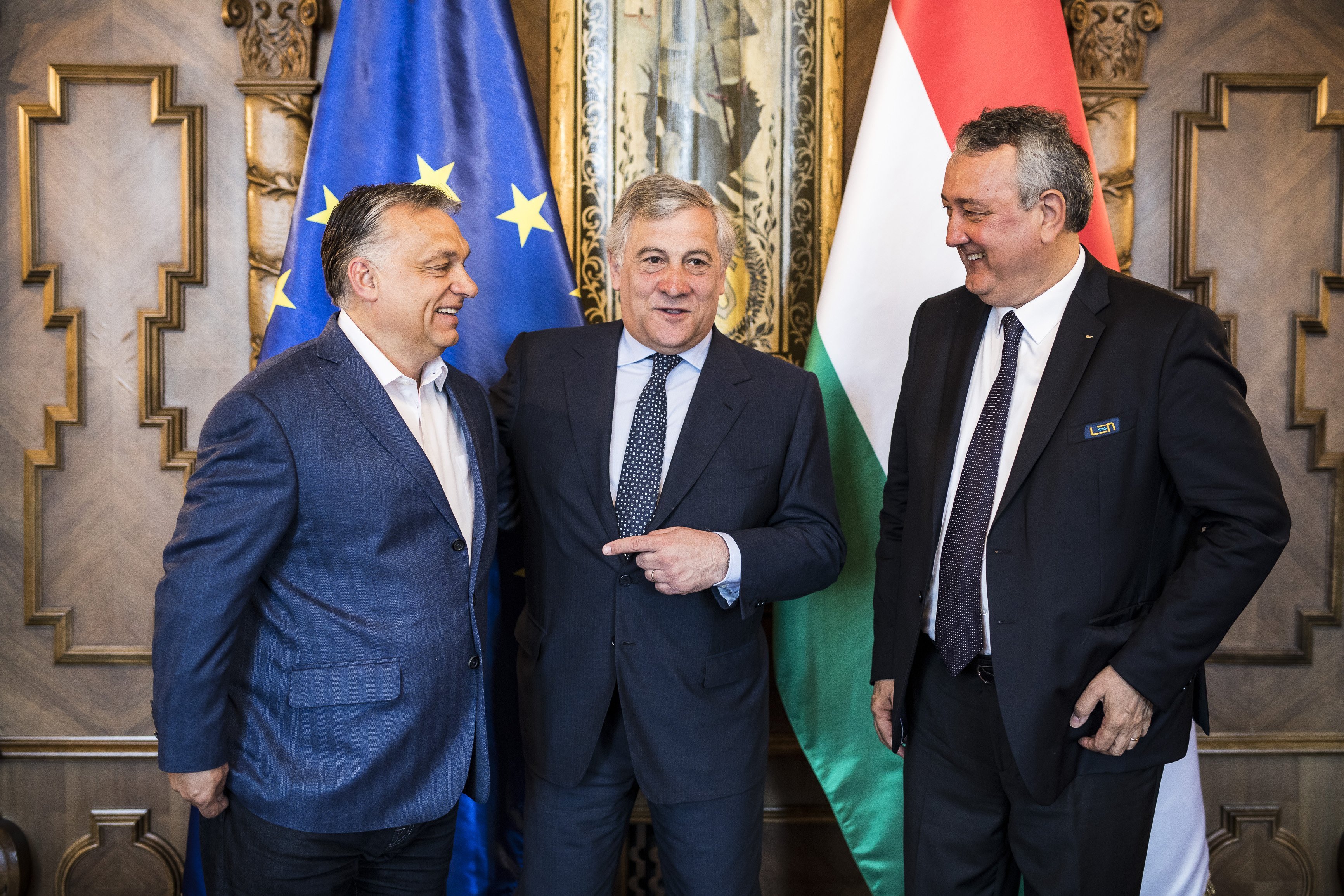 Orbán Viktor és az Európai Parlament elnöke, Antonio Tajani találkozója 2018. június 3-án, jobbról Paolo Barelli, az európai úszószövetség elnöke