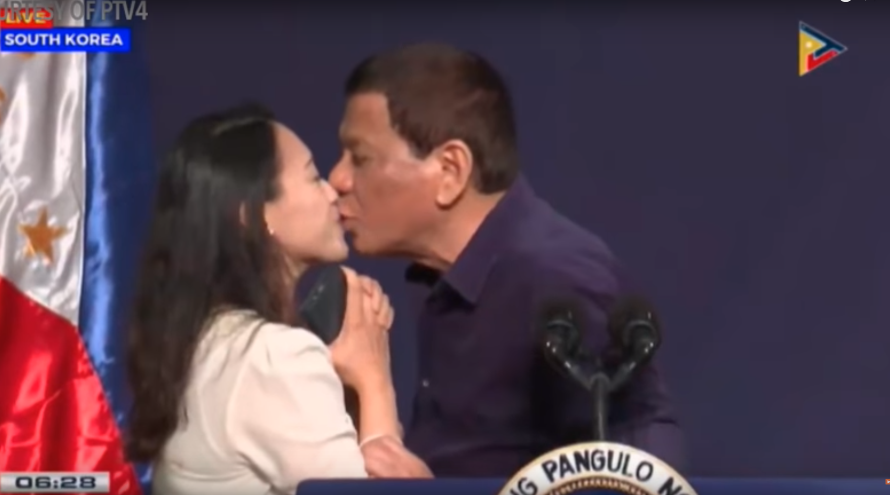Rodrigo Duterte egy, a nők egyenjogúságáról szóló eseményen kurvázta a hallgatóságát