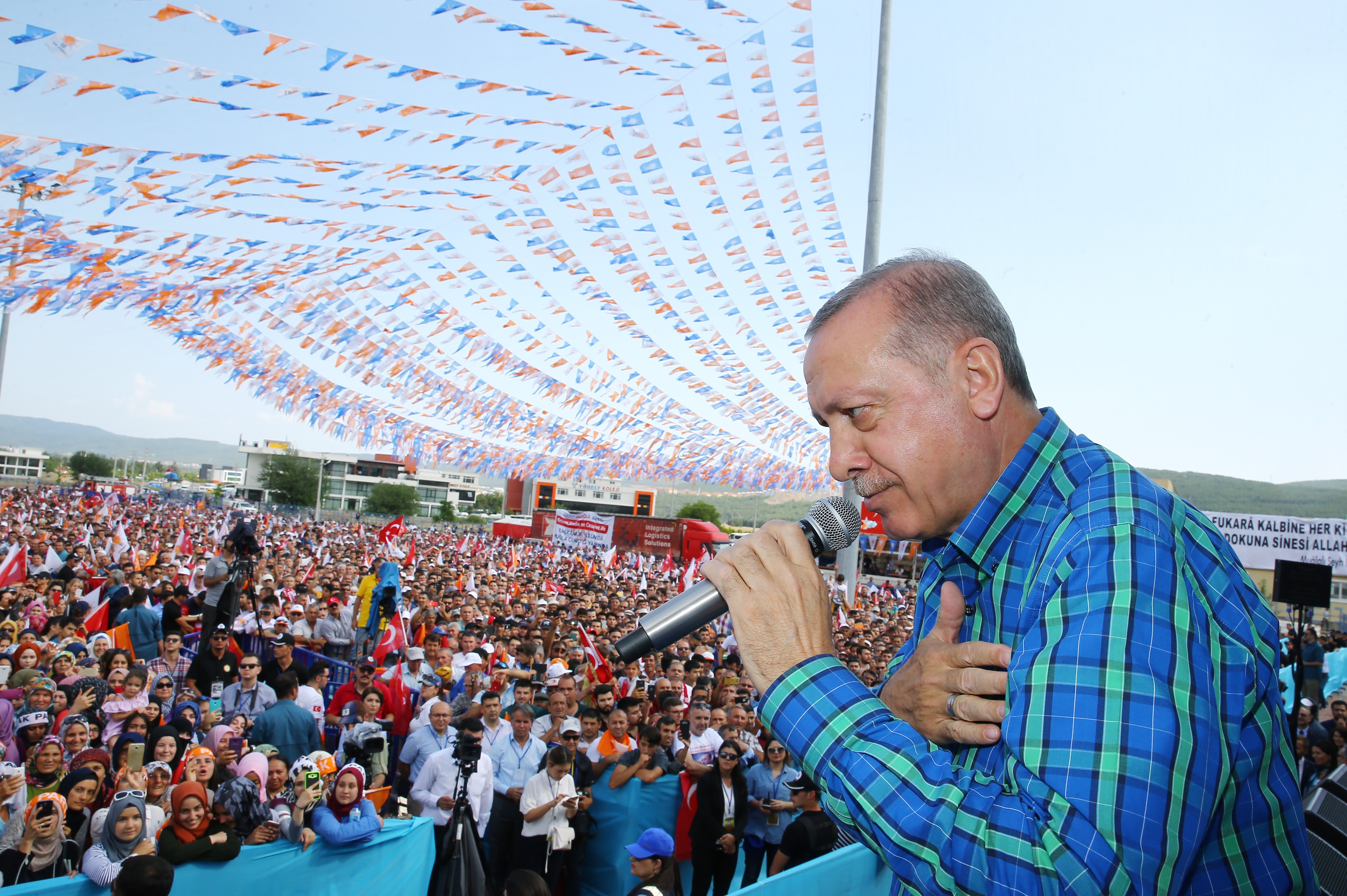 Erdogan ígérete a török népnek: lesz ingyenkávé, sütemény