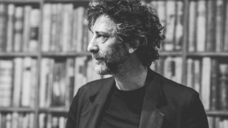 Neil Gaiman elnézést kért Skye szigetének lakóitól, amiért a karanténszabályokat megsértve átutazta a fél világot