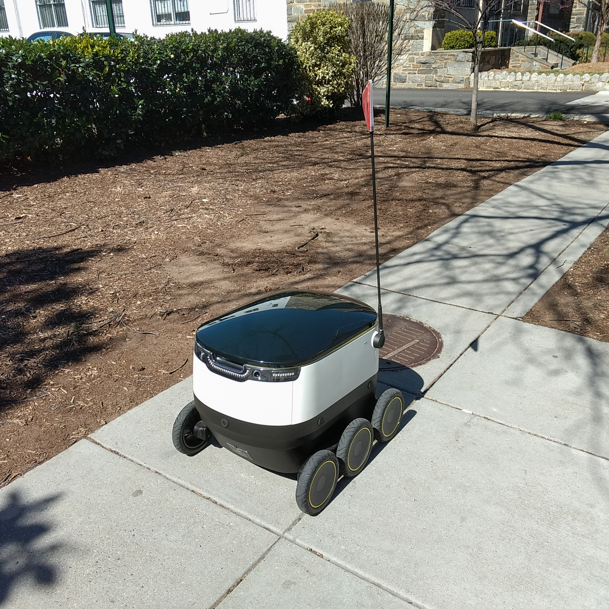 San Francisco járókelői annyira rühellik az ételfutár robotokat, hogy rendszeresen megrugdossák őket