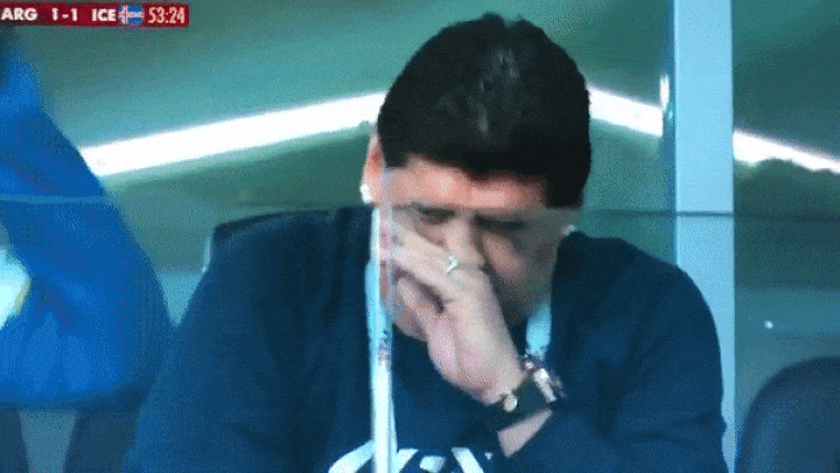 Szegény Maradona csúnyán megfázhatott, mert végigszipogta az argentin meccset