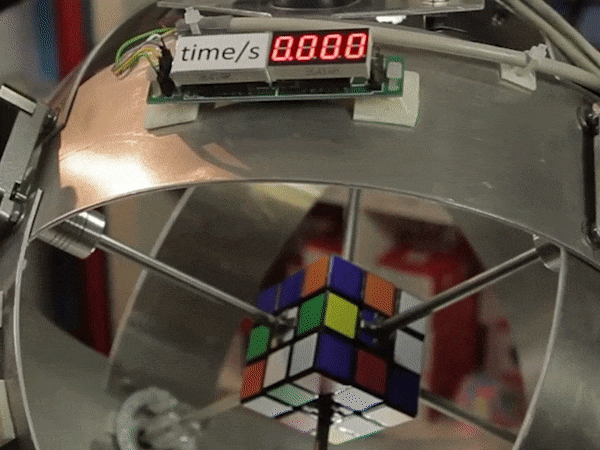 Először jött rá magától egy gép, hogyan kell kirakni a Rubik-kockát