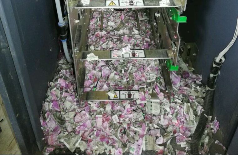 Ötmillió forintnyi rúpiát zabáltak fel egy ATM-ből a patkányok