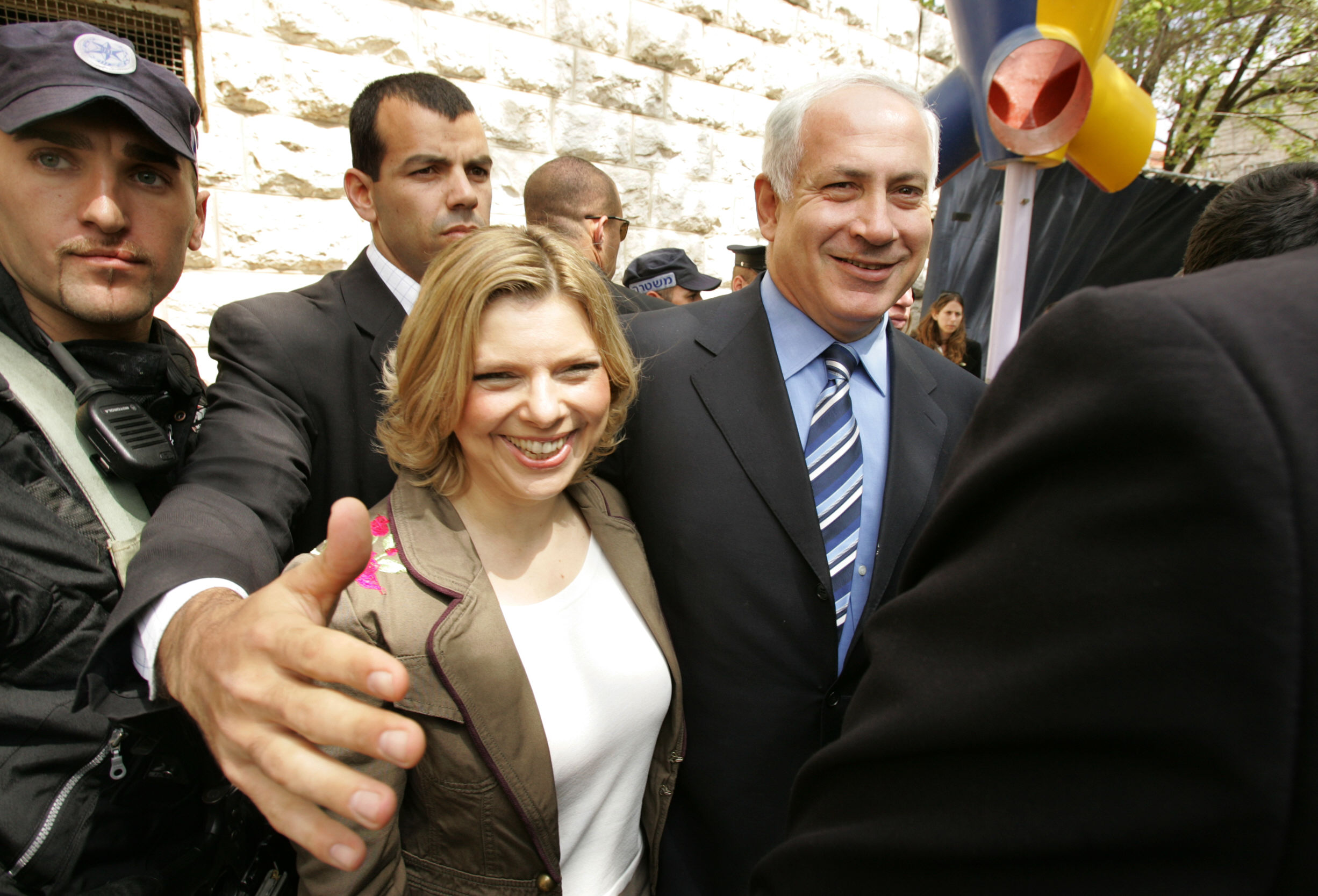 Vádat emeltek az izraeli kormányfő neje ellen