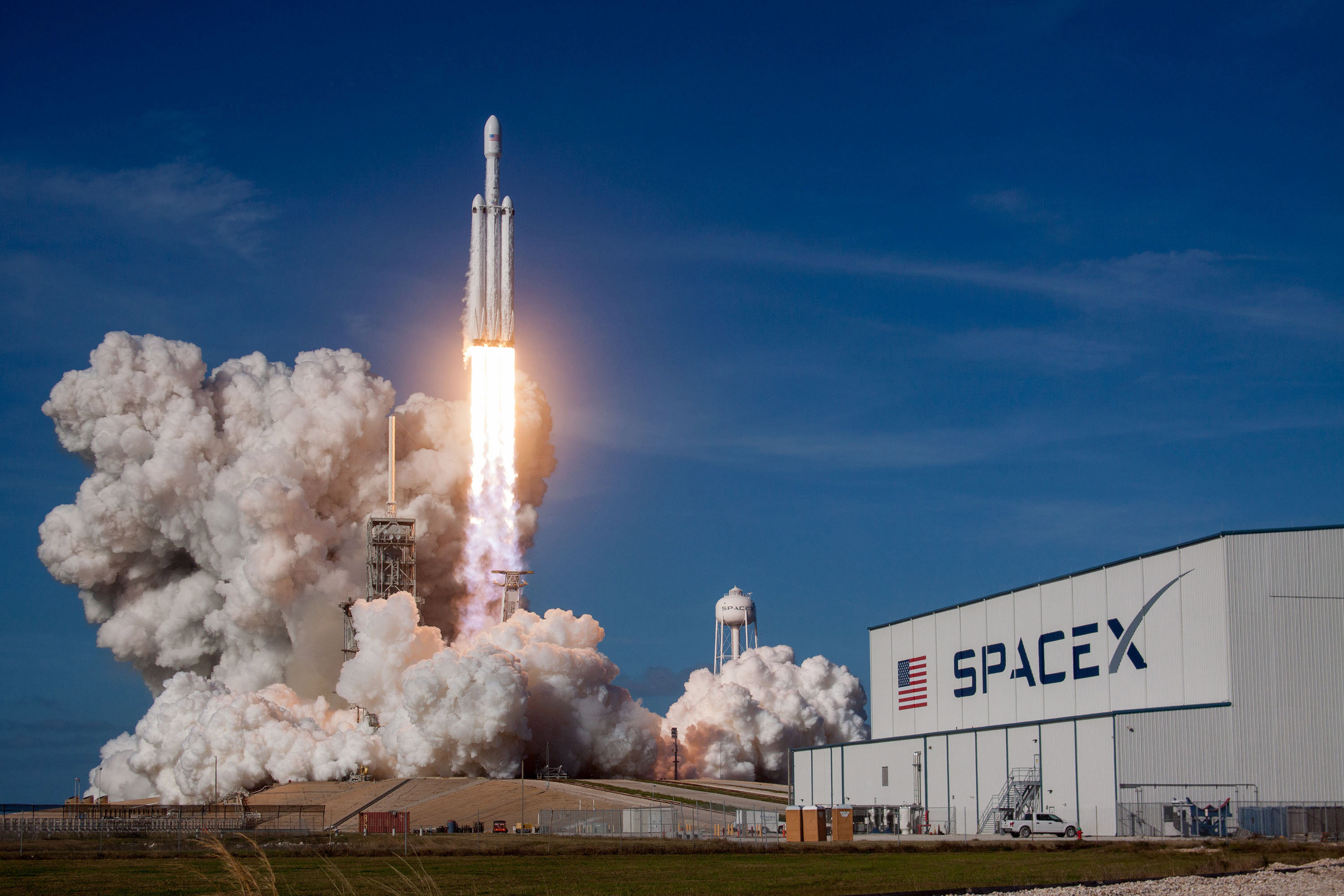 Bejött Musk számítása: az amerikai légierő a SpaceX olcsó rakétáját választotta