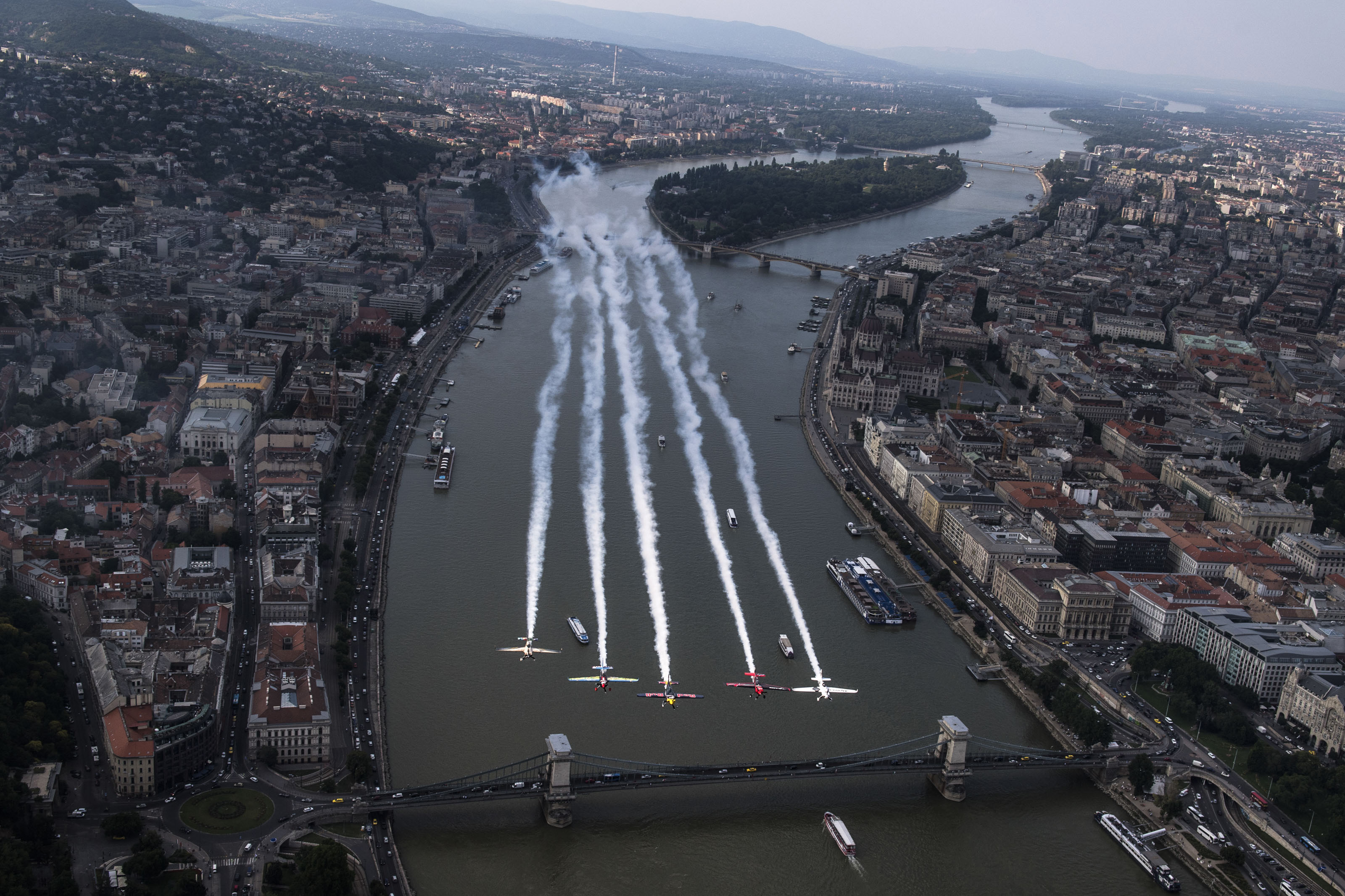 Állítólag még nem dőlt el, hogy tényleg megint Budapest belvárosában tartják-e a Red Bull Air Race-t