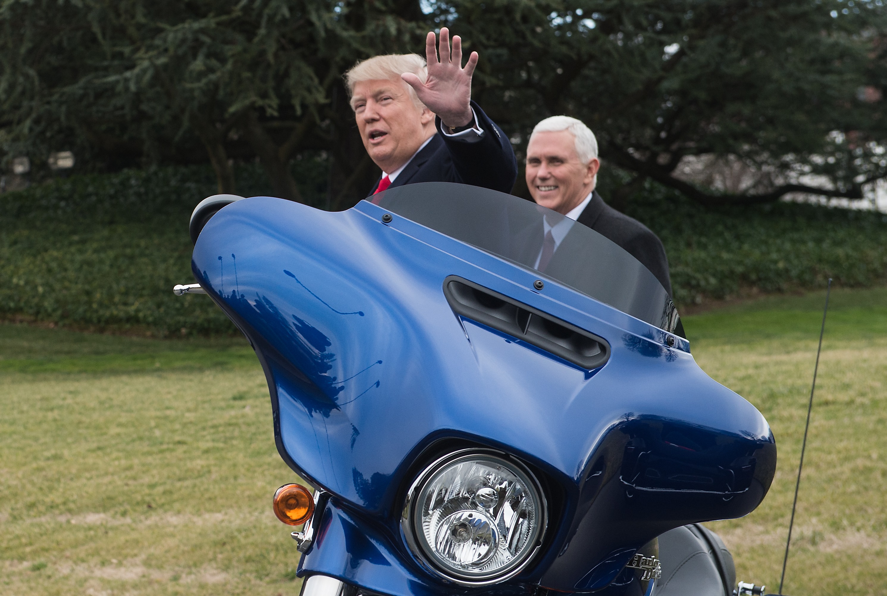 Trump nem számított rá, hogy a kereskedelmi háborúja a Harley-Davidson kivonulásával kezdődik