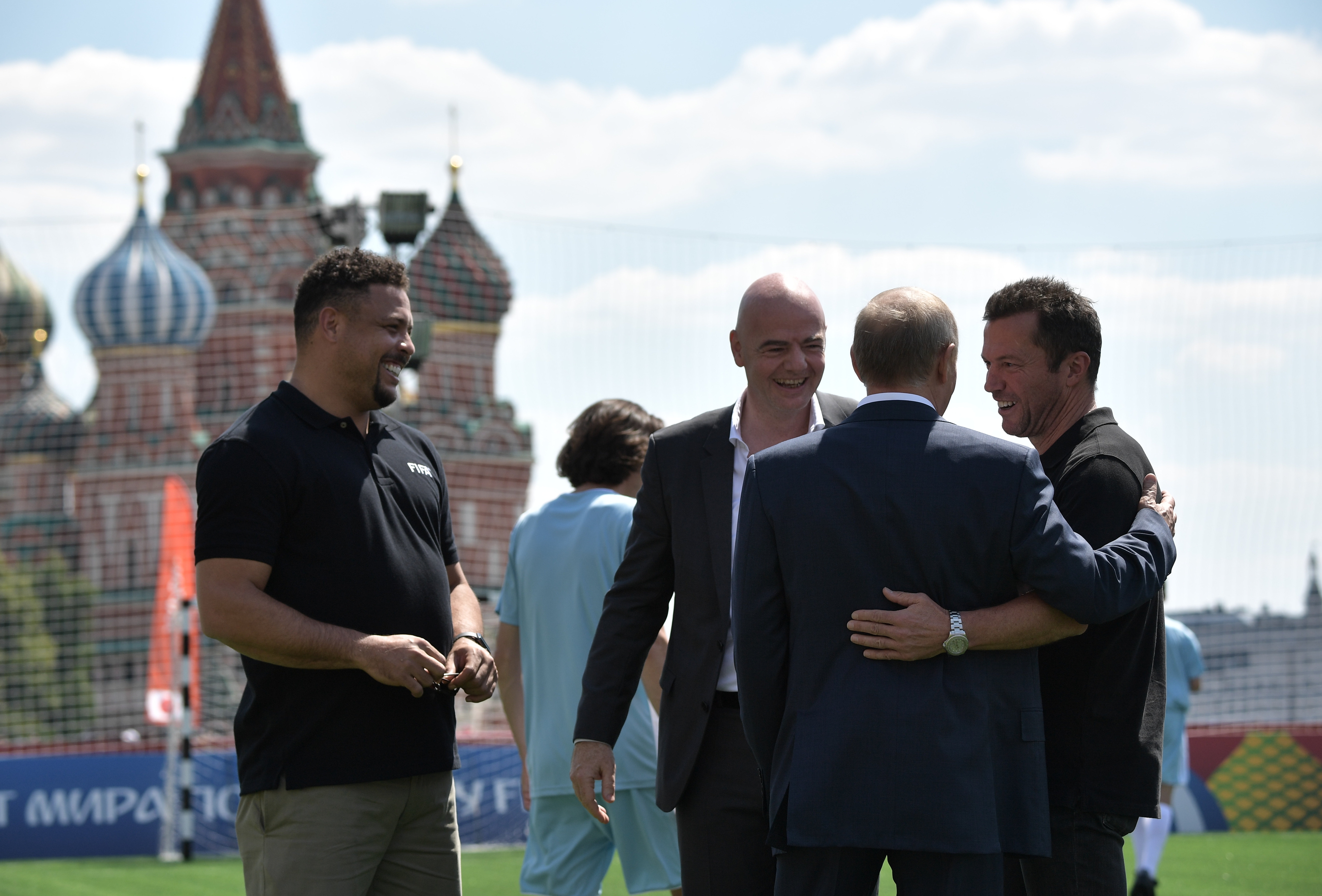 Az megvan, amikor Putyin, Ronaldo, Matthäus és a FIFA elnöke elmegy egy gyerekfocimeccsre?