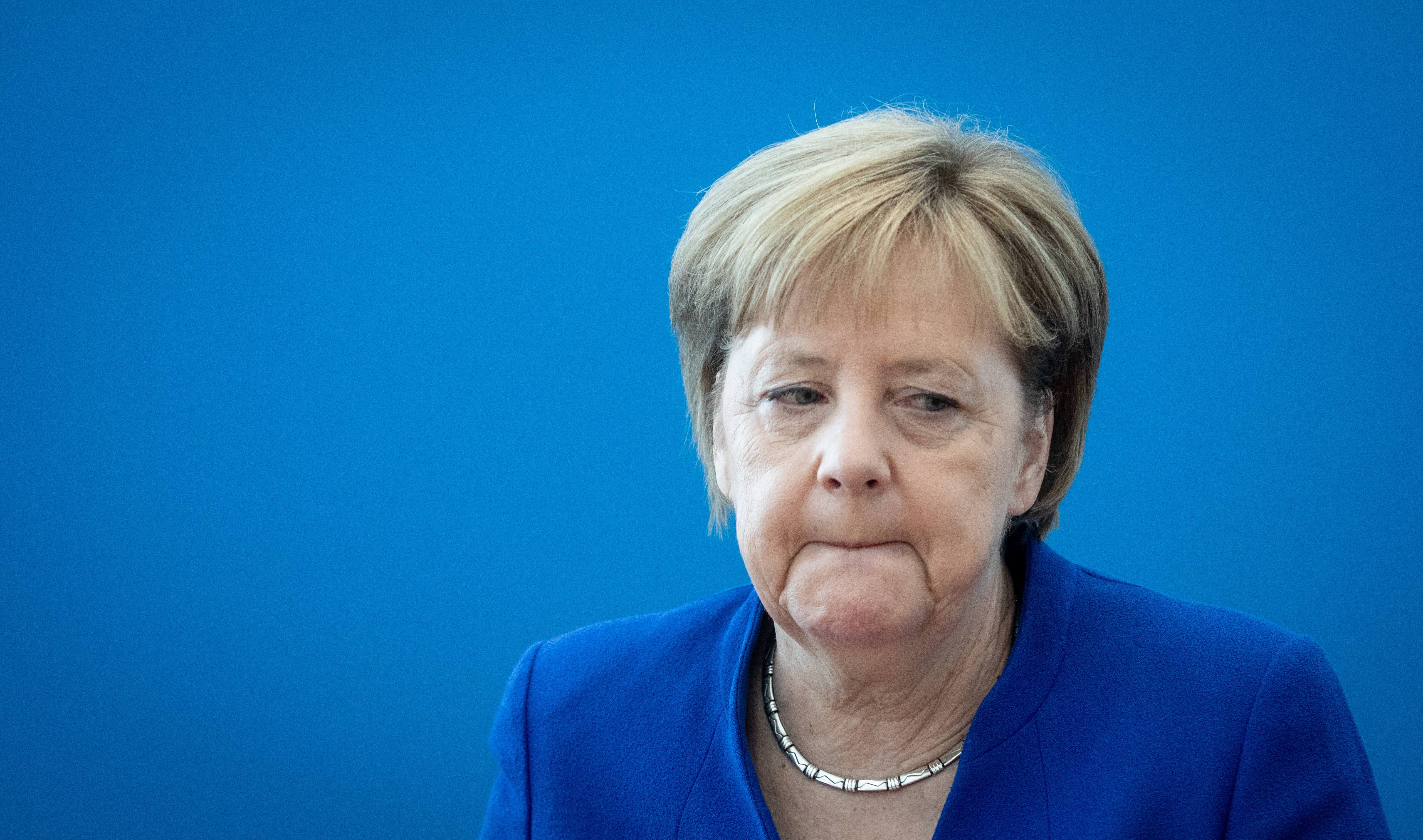 Rekordalacsony Merkelék támogatottsága, jönnek fel a populisták