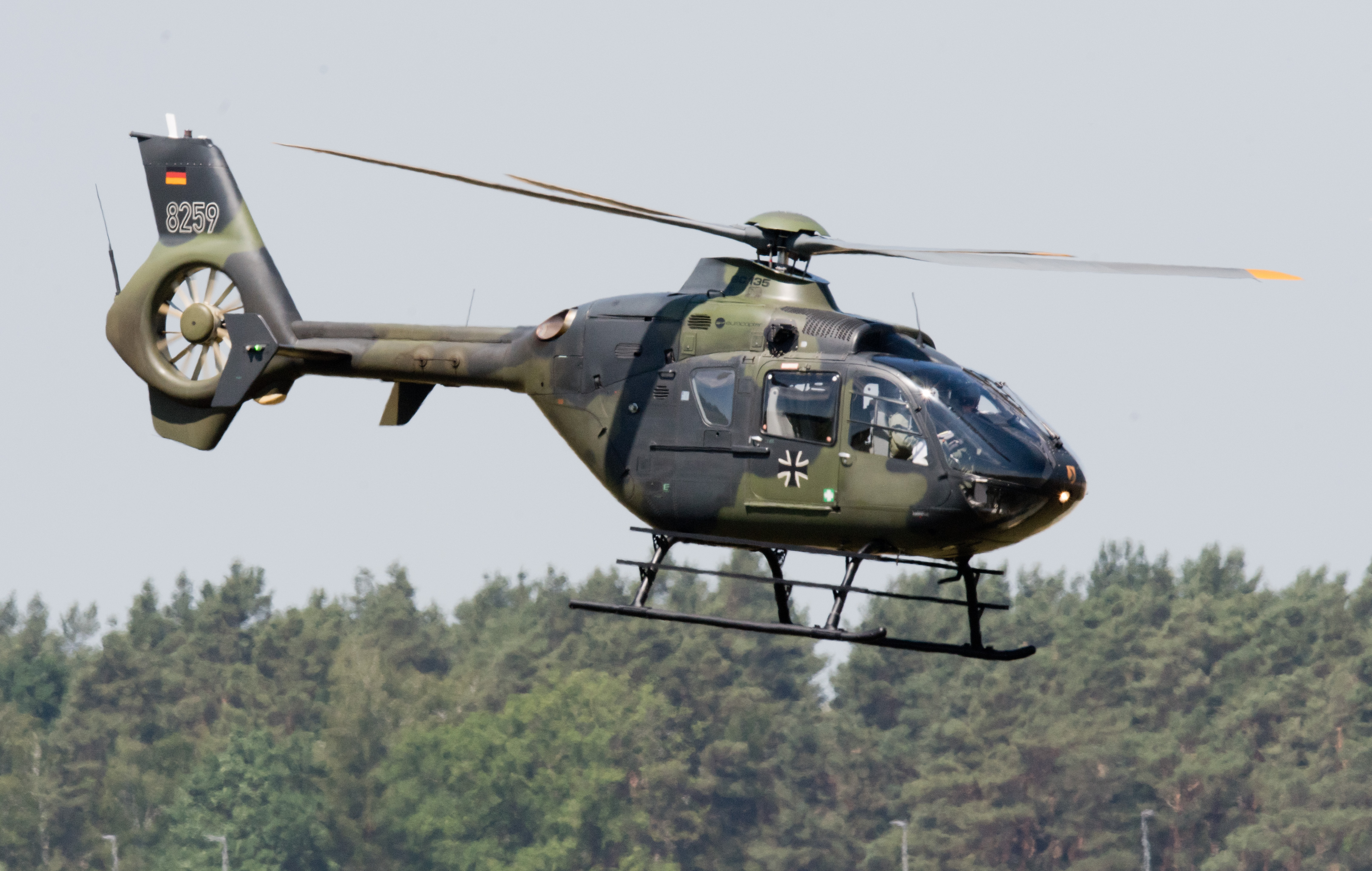 Benkő bejelentette: 100 milliárdért 20 új Airbus helikoptert vesz a Honvédség