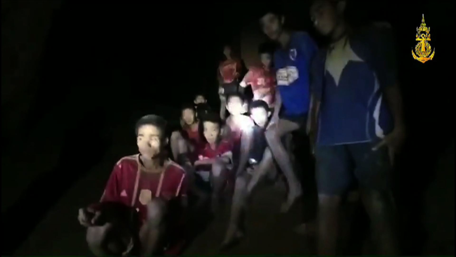 Elon Musk mérnökei próbálnak segíteni a barlangban rekedt thai gyerekeken