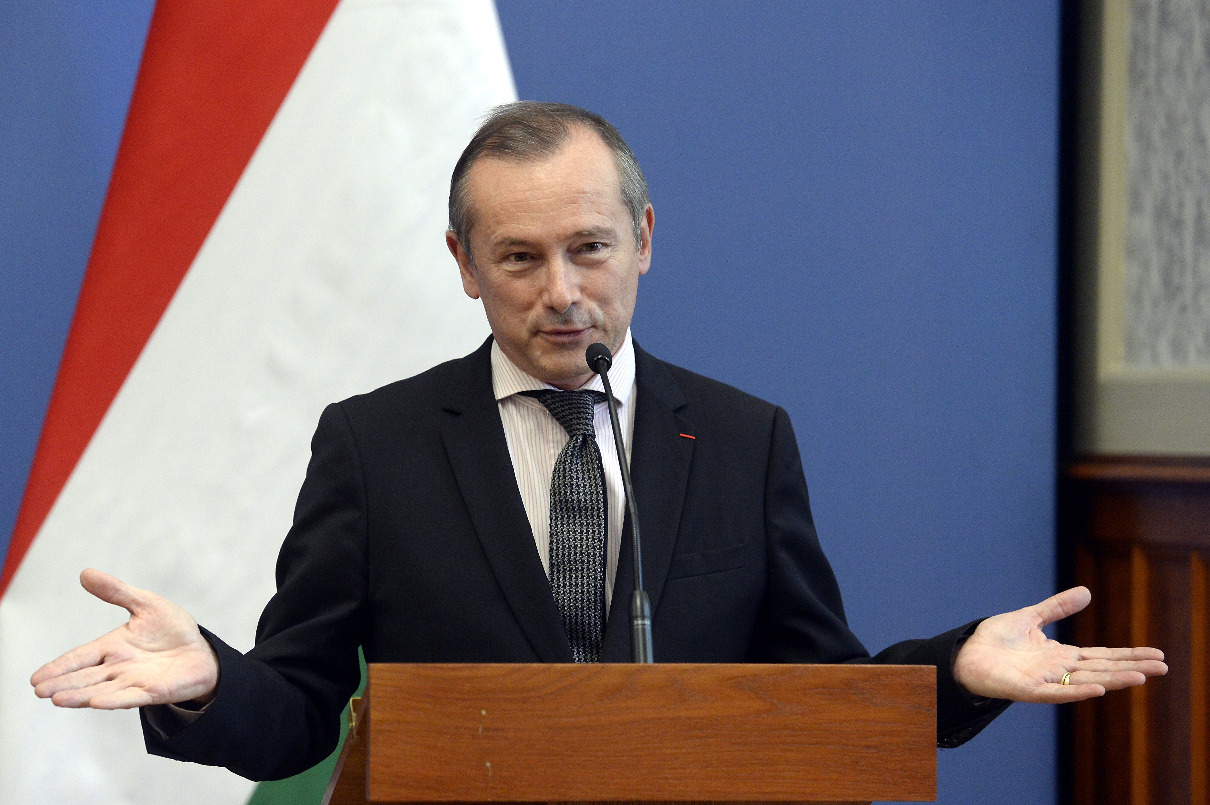 A Magyar Érdemrend középkeresztjével tüntették ki a francia nagykövetet, aki kiállt Orbán Viktor mellett