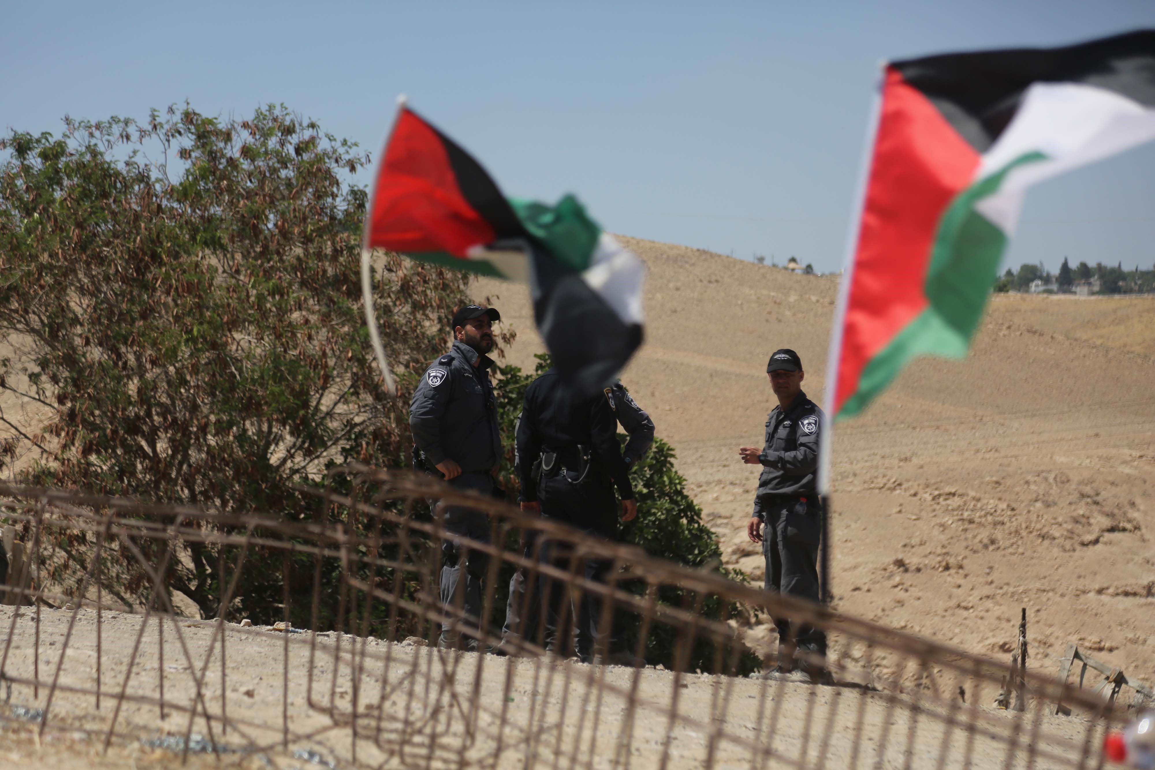 Egy palesztin férfi meghalt, 146-an megsebesültek a Gázai övezet határánál