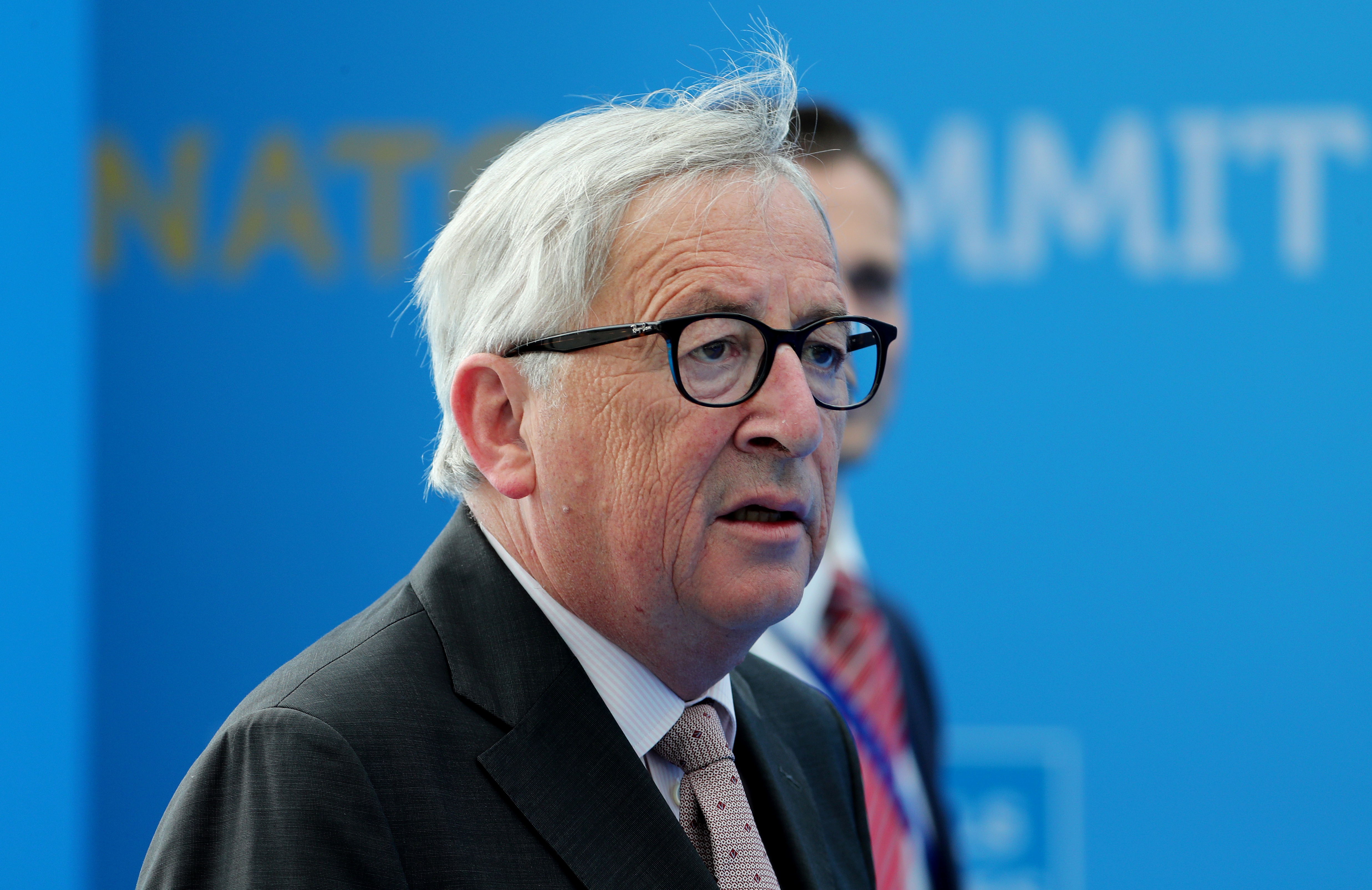 Junckert többször is támogatni kellett a NATO-csúcson